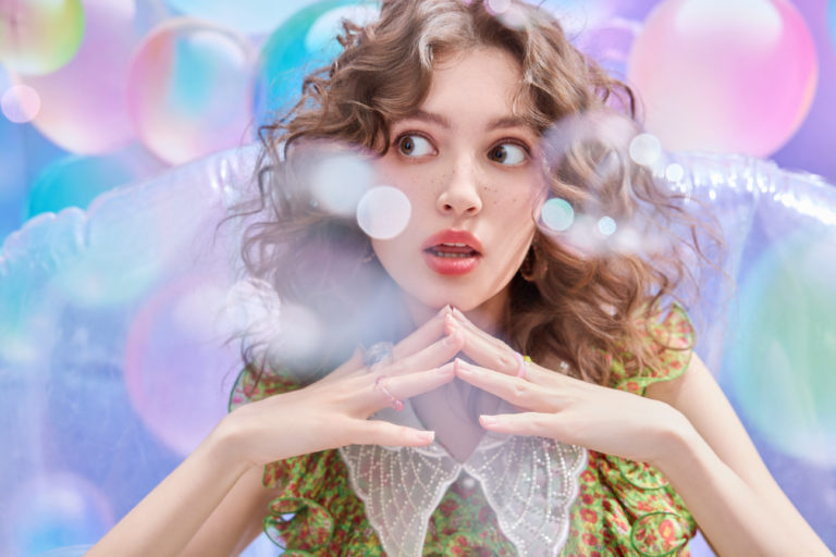 週時尚｜清新、自信、從容　童話花園般的夏日溢彩