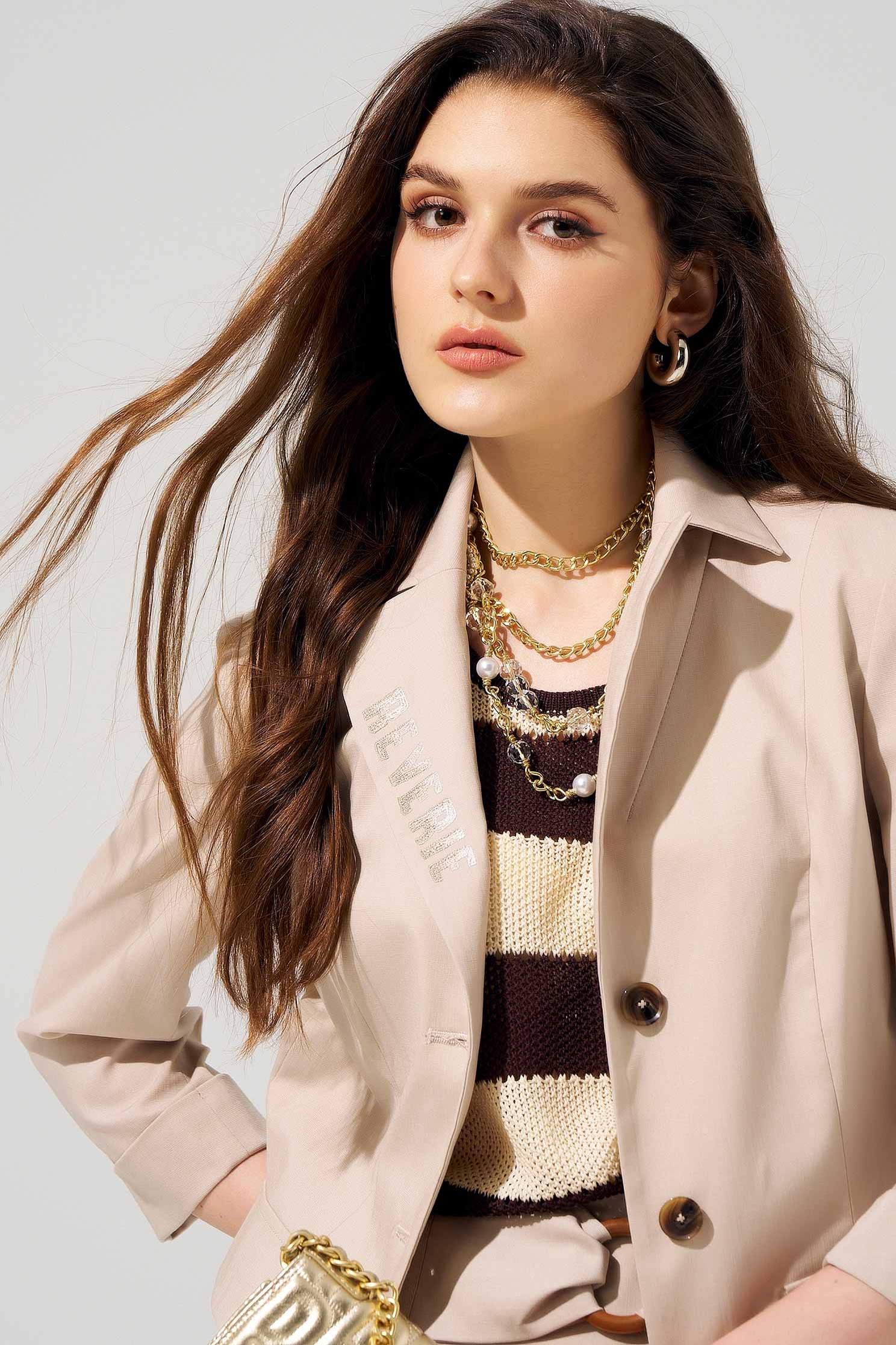 奶油色翻領繡花棉麻西裝外套奶油色翻領繡花棉麻西裝外套,一般外套,上班OL穿搭,外套,春夏穿搭,繡花,西裝外套