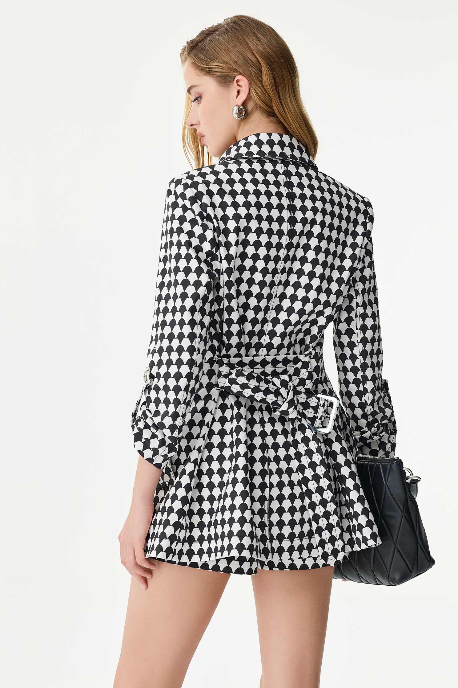 幾何鑽石花風衣外套幾何鑽石花風衣外套,外套,春夏穿搭,時髦成套搭配,腰帶