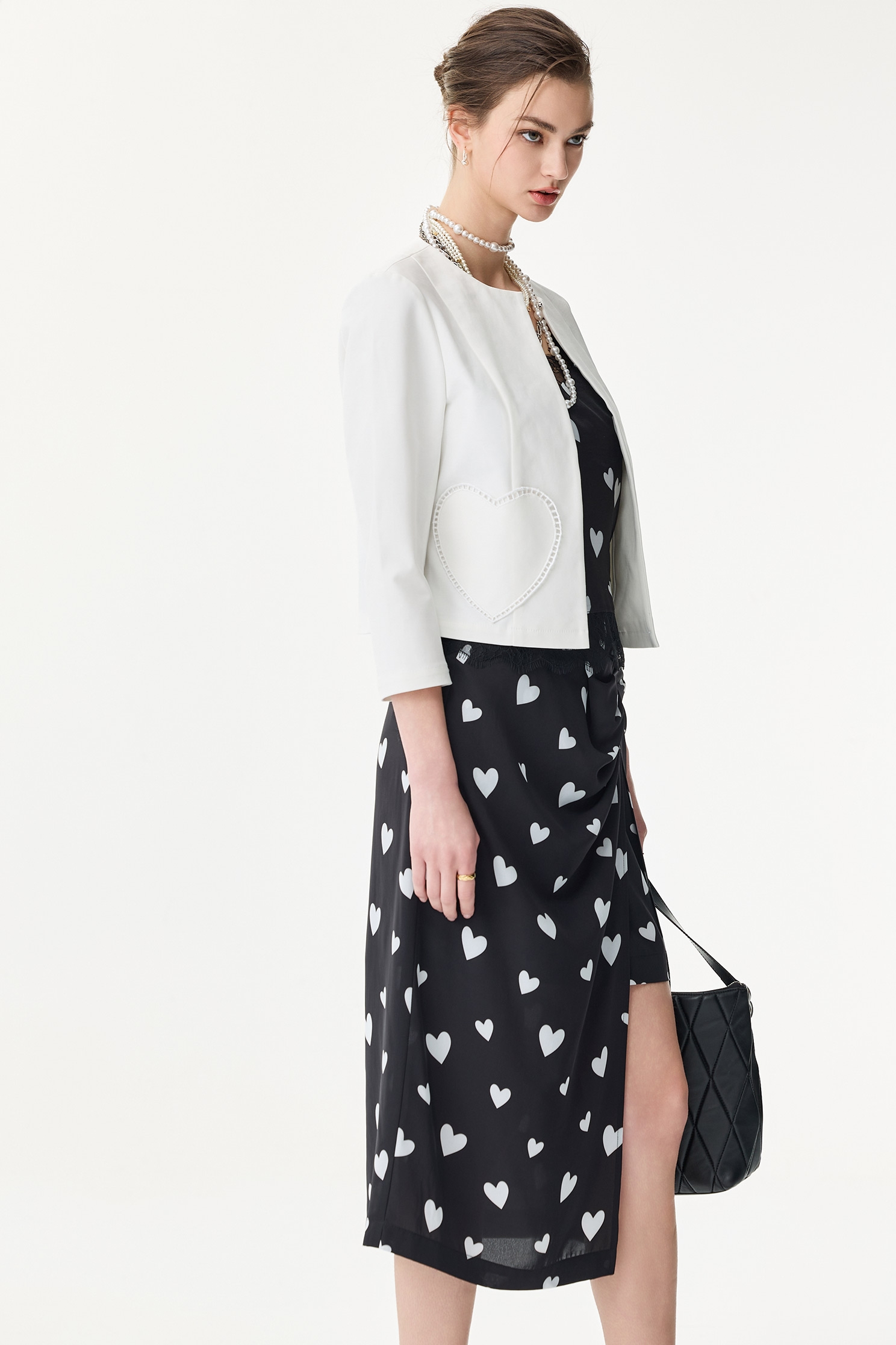 愛心口袋繡花外套愛心口袋繡花外套,一般外套,上班OL穿搭,外套,春夏穿搭,繡花