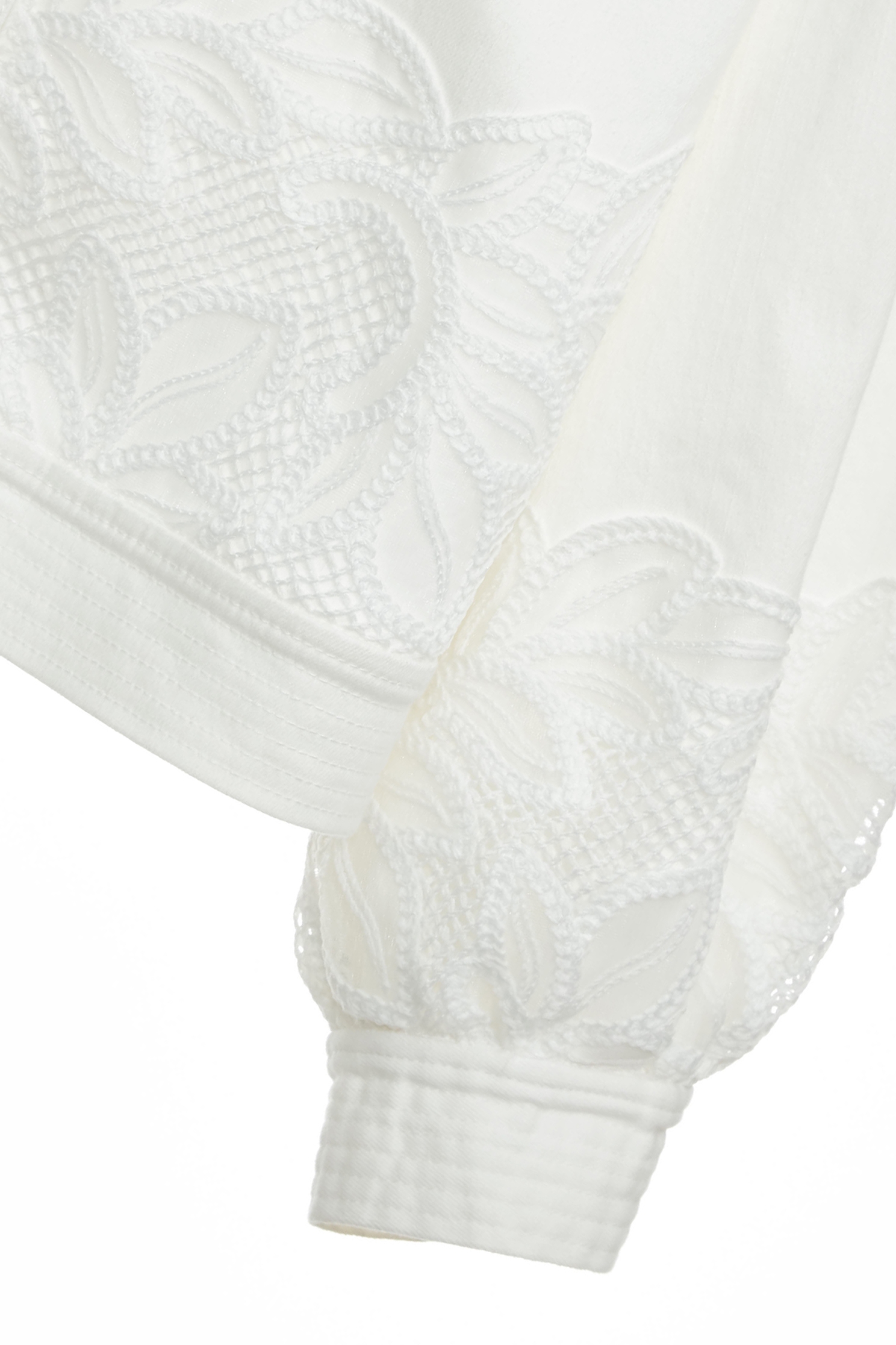 白色類牛仔貼蕾絲外套白色類牛仔貼蕾絲外套,一般外套,丹寧,人氣商品,外套,春夏穿搭,時髦成套搭配,牛仔,牛仔外套,白色外套,花花世界,蕾絲