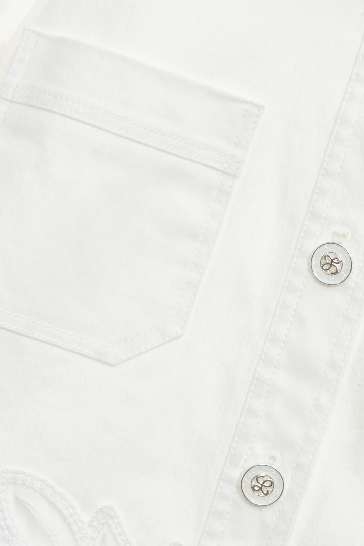 白色類牛仔貼蕾絲外套白色類牛仔貼蕾絲外套,一般外套,丹寧,人氣商品,外套,春夏穿搭,時髦成套搭配,牛仔,牛仔外套,白色外套,花花世界,蕾絲