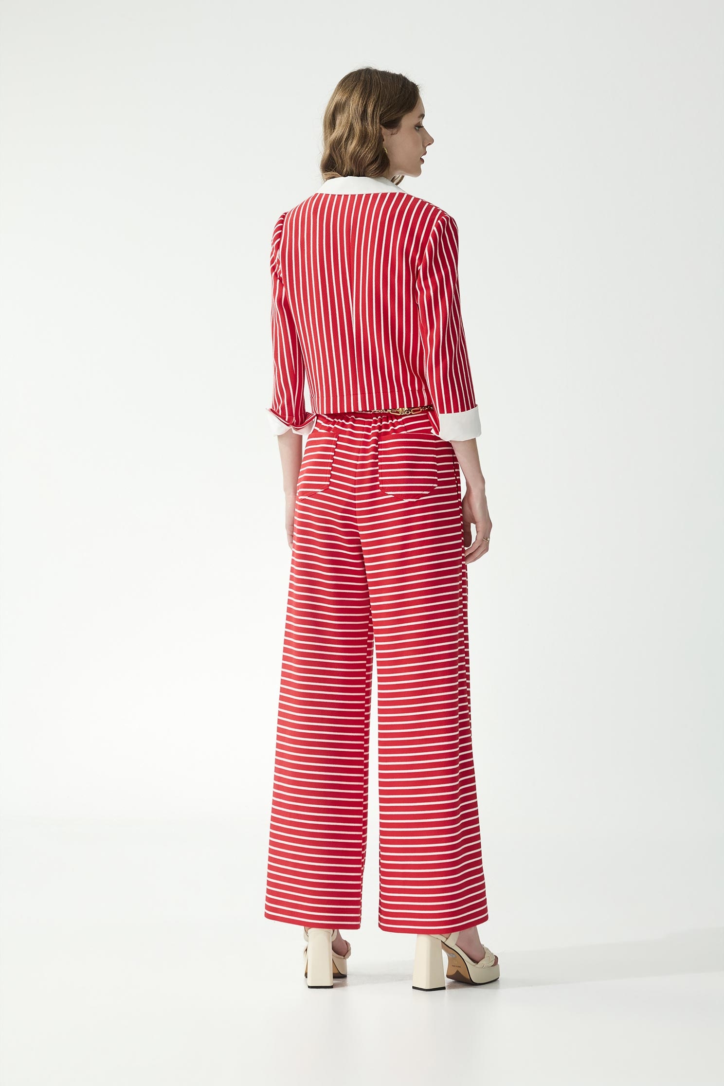 紅梅色小香風配條外套紅梅色小香風配條外套,一般外套,外套,小香風,春夏穿搭