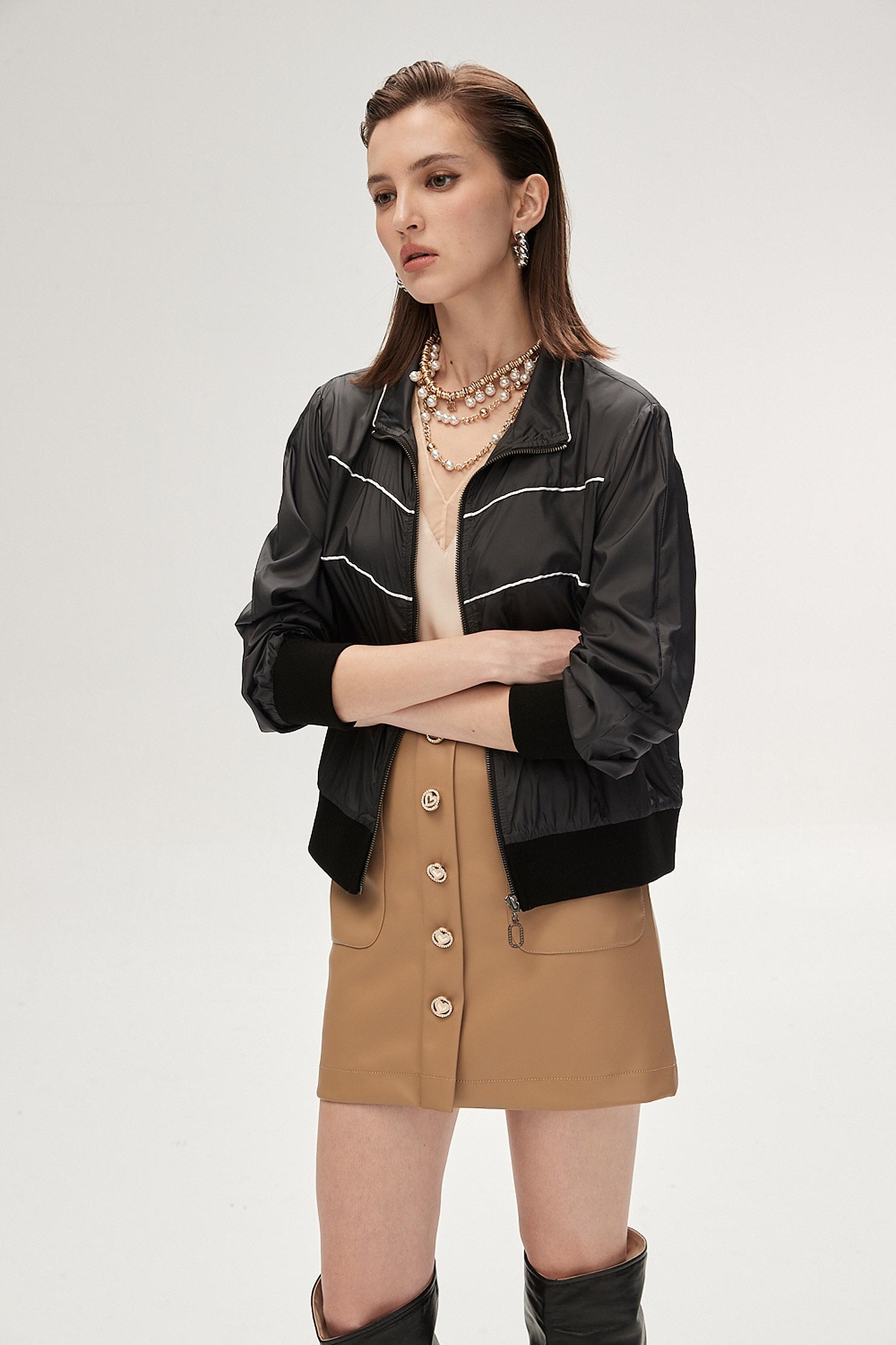 鑲色邊造型涼感防曬外套鑲色邊造型涼感防曬外套,外套,秋冬穿搭,簡約穿搭,西裝外套,黑色外套