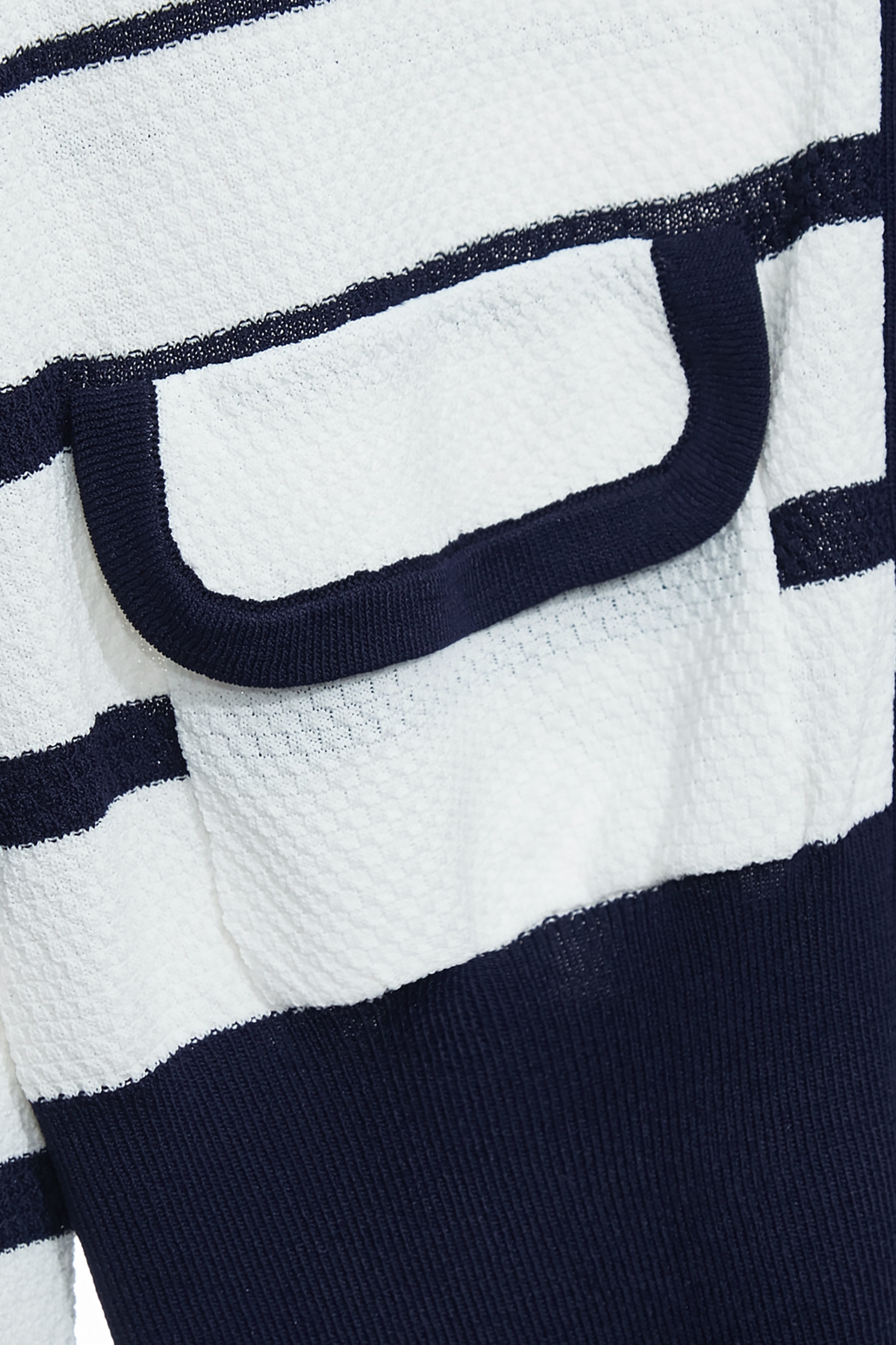 海洋洞穴色小香風針織外套海洋洞穴色小香風針織外套,上班OL穿搭,外套,小香風,小香風外套,春夏穿搭,白色外套,約會特輯,針織,針織外套