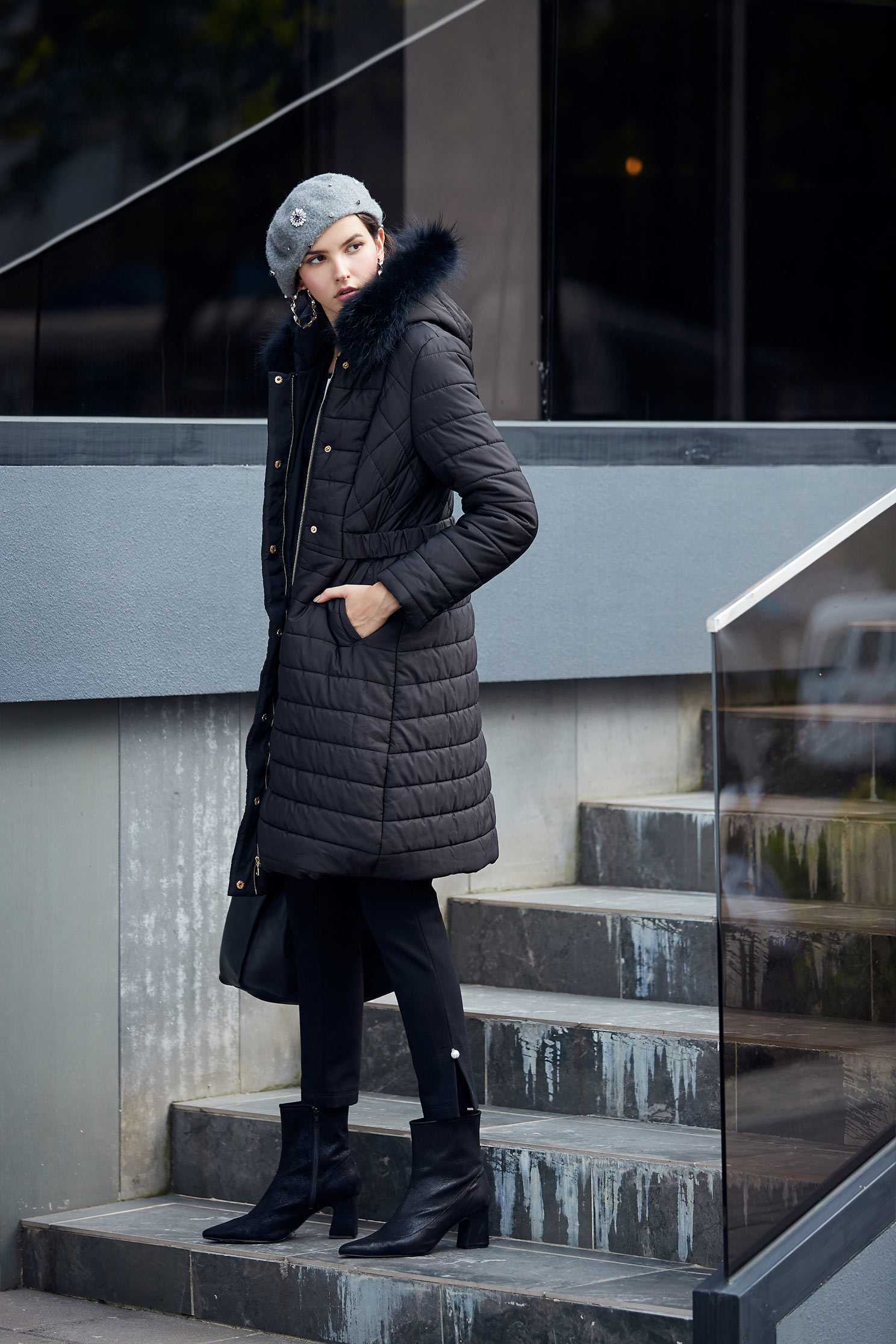 faux fur tirim collar coat jacket,outerwear,longcoat,longsleeveouterwear,blackouterwear