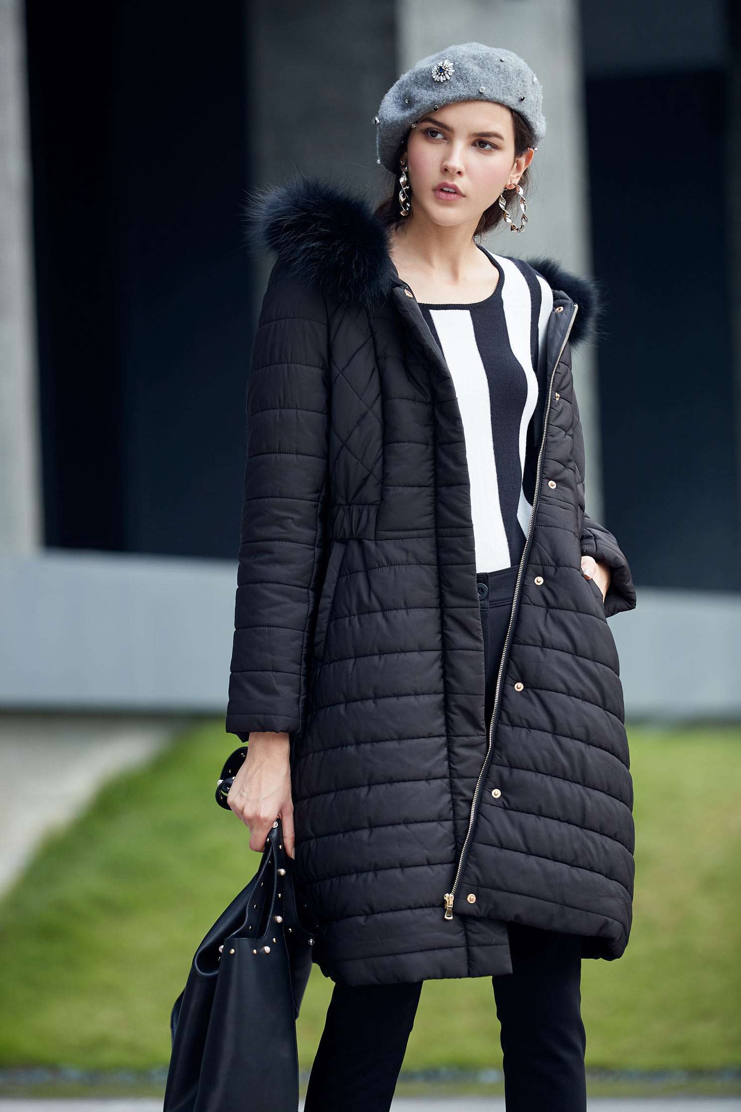faux fur tirim collar coat jacket,outerwear,longcoat,longsleeveouterwear,blackouterwear