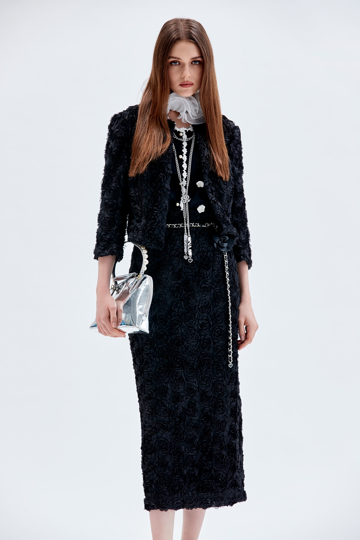 立體繞花黑玫瑰外套立體繞花黑玫瑰外套,一般外套,外套,毛呢花呢,秋冬穿搭,花花世界,黑色外套