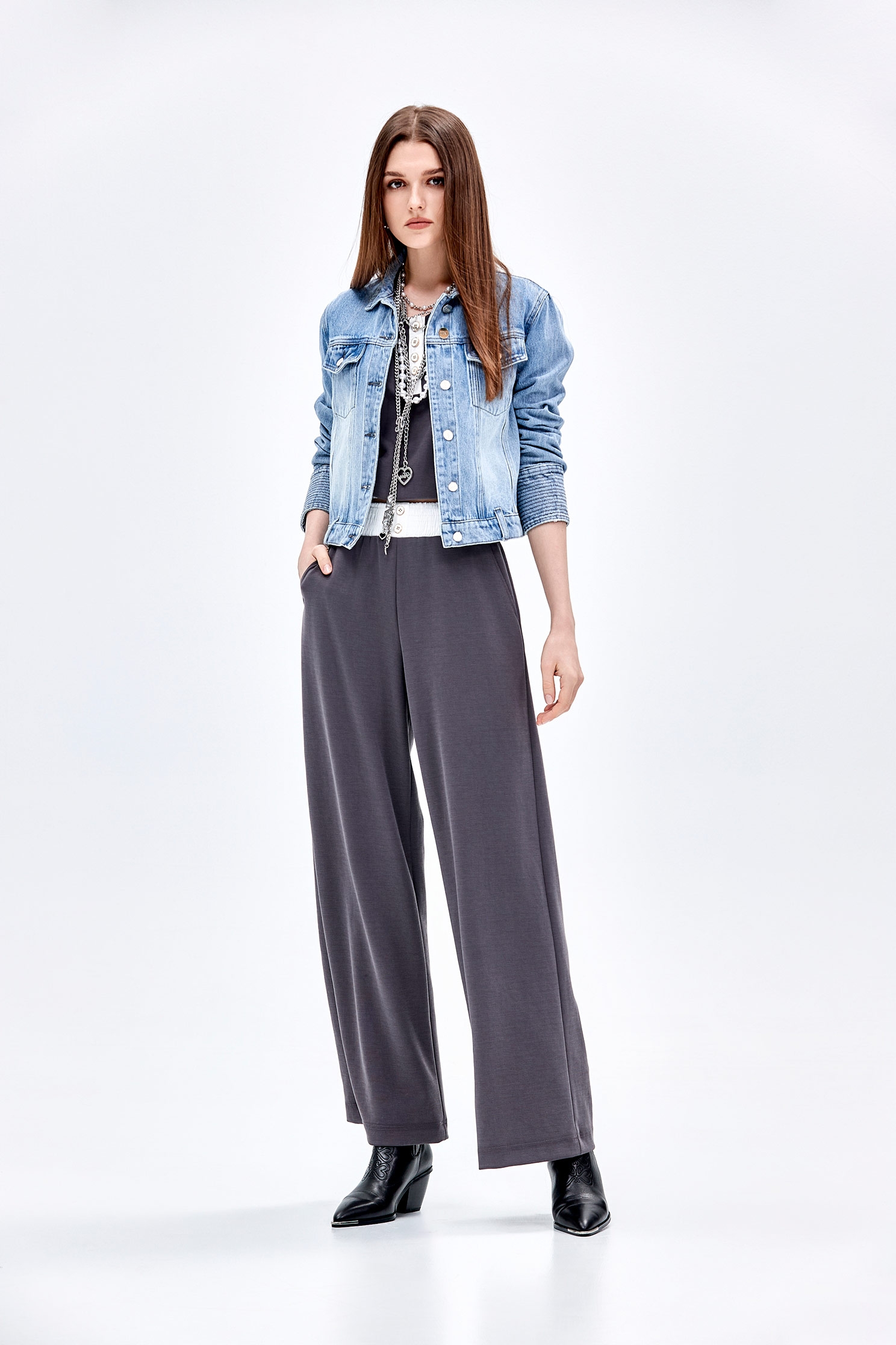 英文刺繡經典牛仔外套英文刺繡經典牛仔外套,一般外套,刺繡,外套,牛仔,牛仔外套,秋冬穿搭