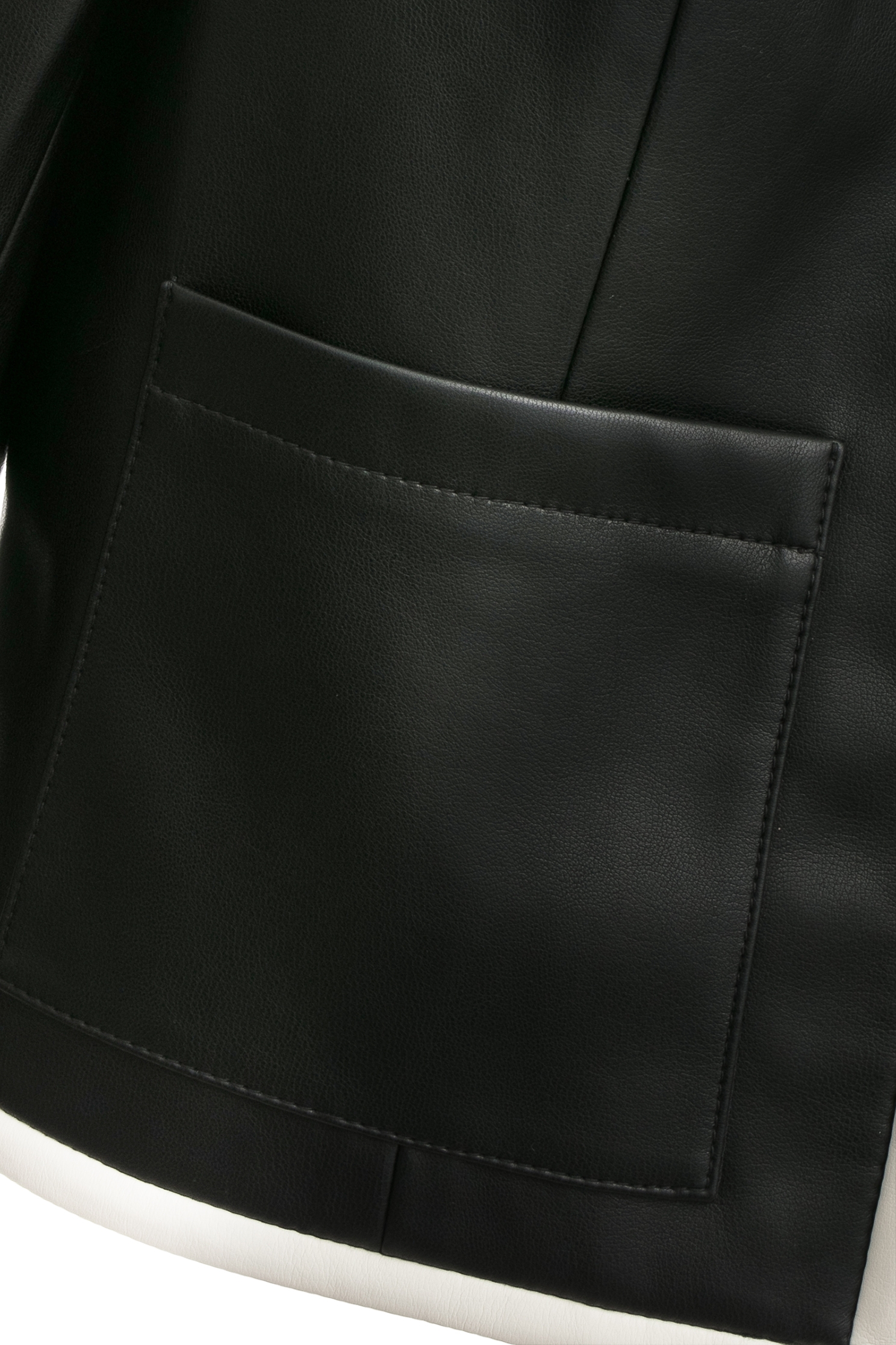 黑仿皮革白邊拉鍊式短外套黑仿皮革白邊拉鍊式短外套,一般外套,人氣商品,外套,小香風,皮衣,皮革,秋冬穿搭,黑色外套