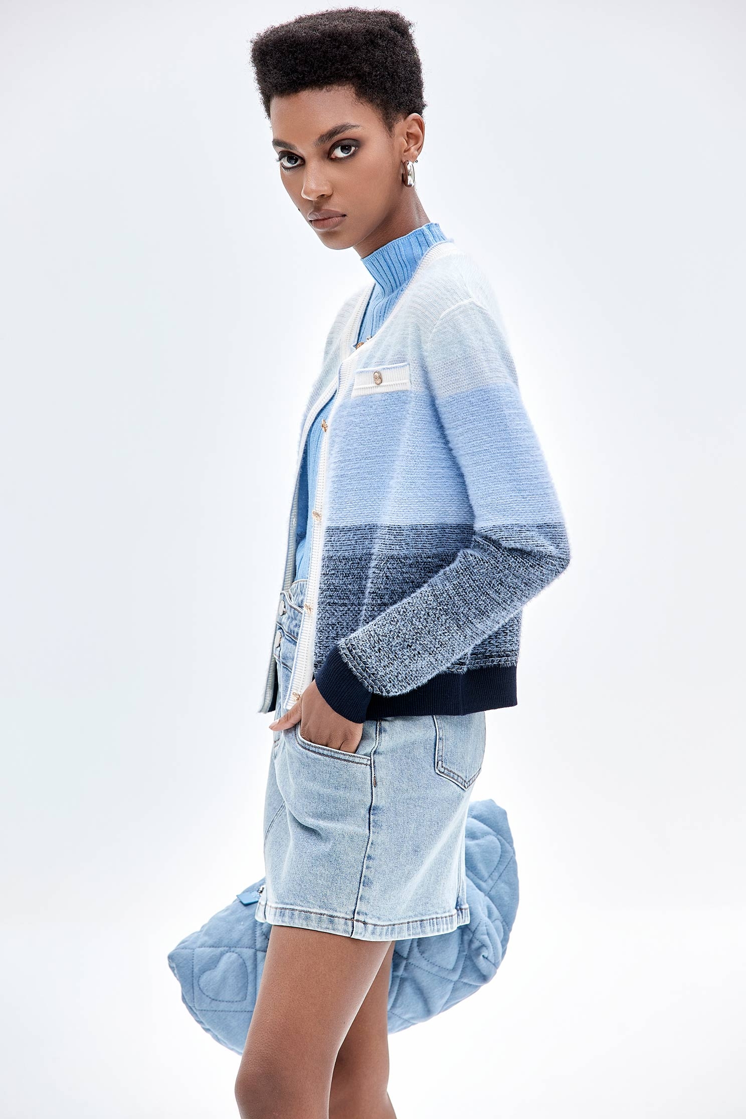 冰河藍漸層色針織外套冰河藍漸層色針織外套,一般外套,人氣商品,外套,小香風,秋冬穿搭,針織,針織外套