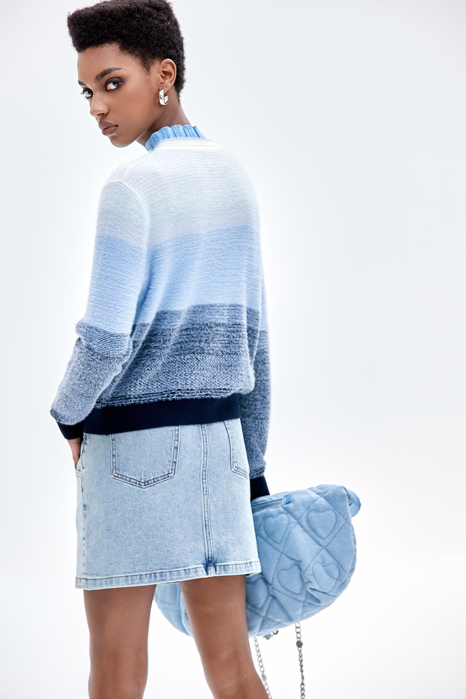 冰河藍漸層色針織外套冰河藍漸層色針織外套,一般外套,人氣商品,外套,小香風,秋冬穿搭,針織,針織外套