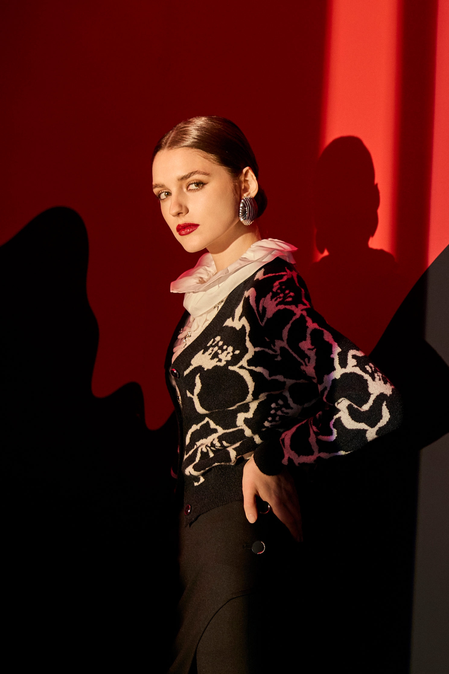 花卉褆花針織外套花卉褆花針織外套,一般外套,人氣商品,外套,小香風,秋冬穿搭,花花世界,針織,針織外套,黑色外套