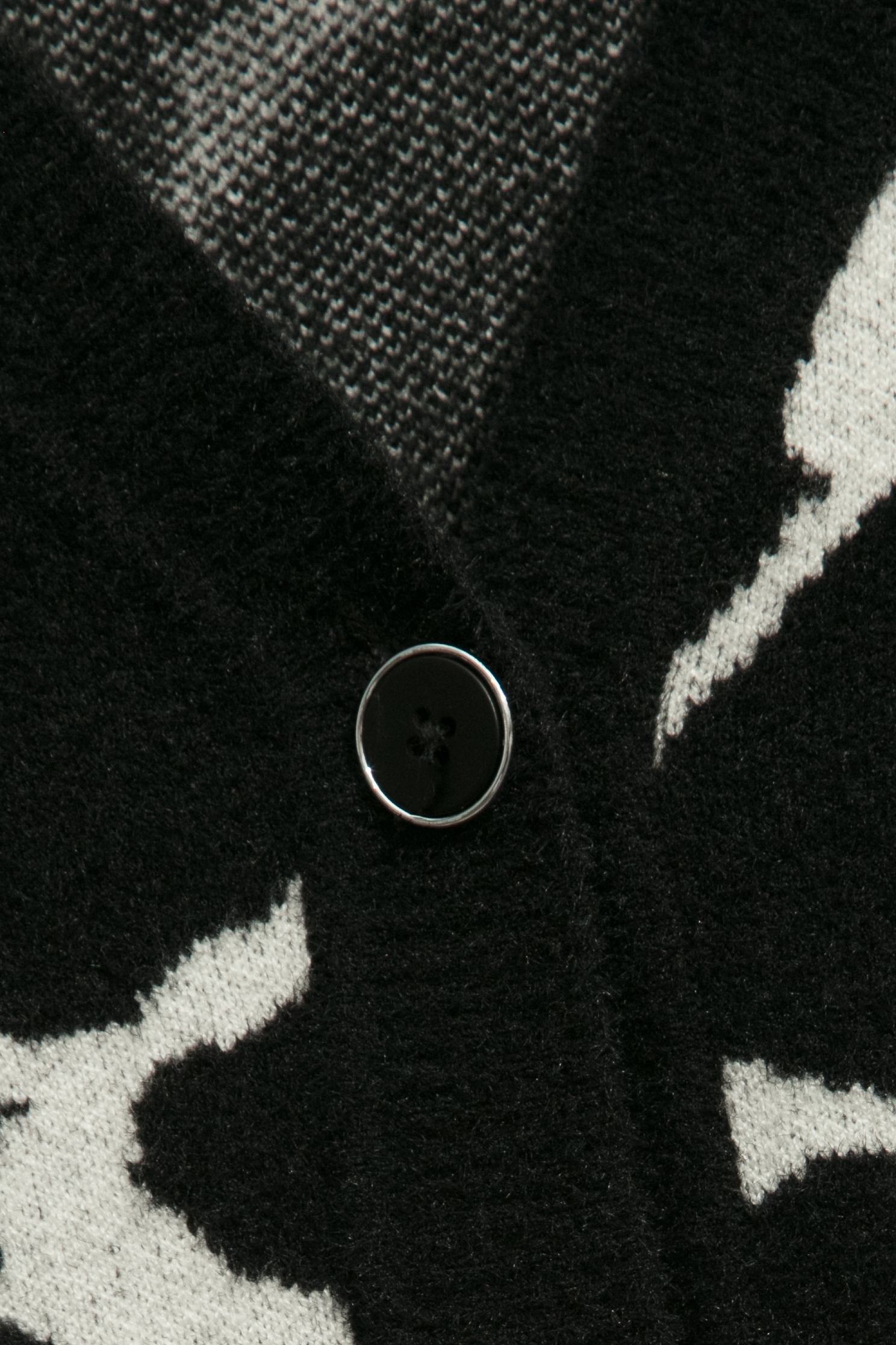 花卉褆花針織外套花卉褆花針織外套,一般外套,人氣商品,外套,小香風,秋冬穿搭,花花世界,針織,針織外套,黑色外套