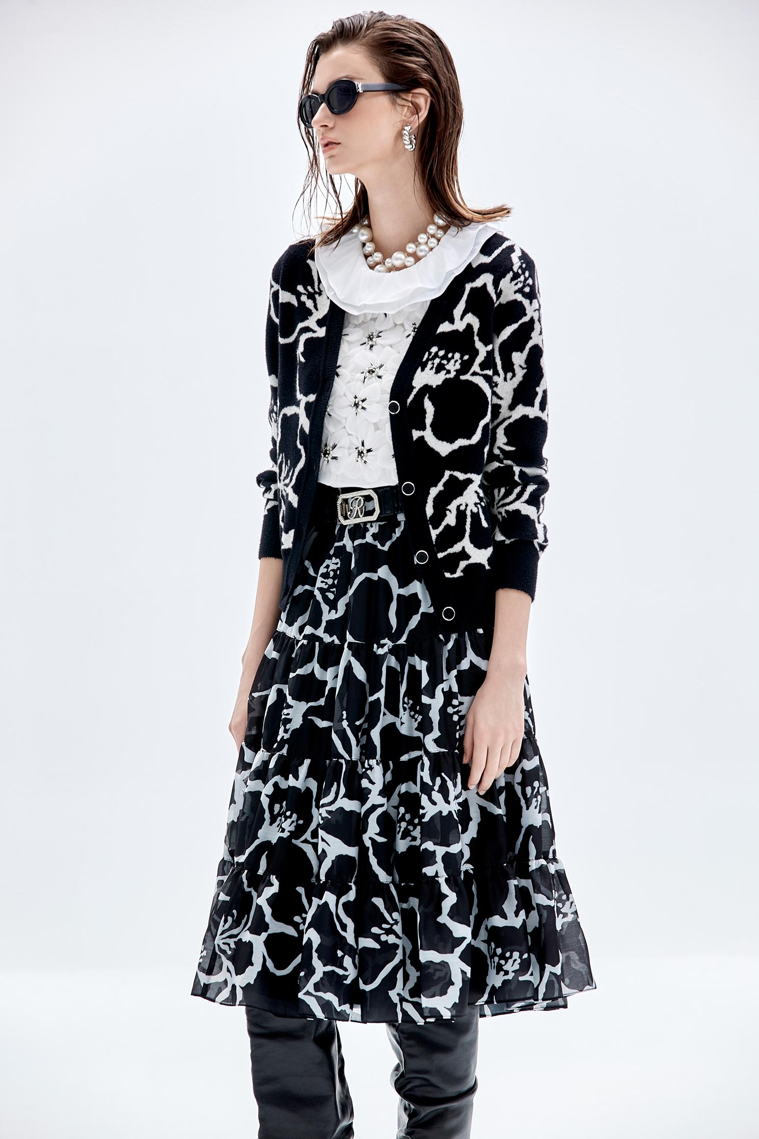 花卉褆花針織外套花卉褆花針織外套,一般外套,人氣商品,外套,小香風,秋冬穿搭,花花世界,針織,針織外套,黑色外套