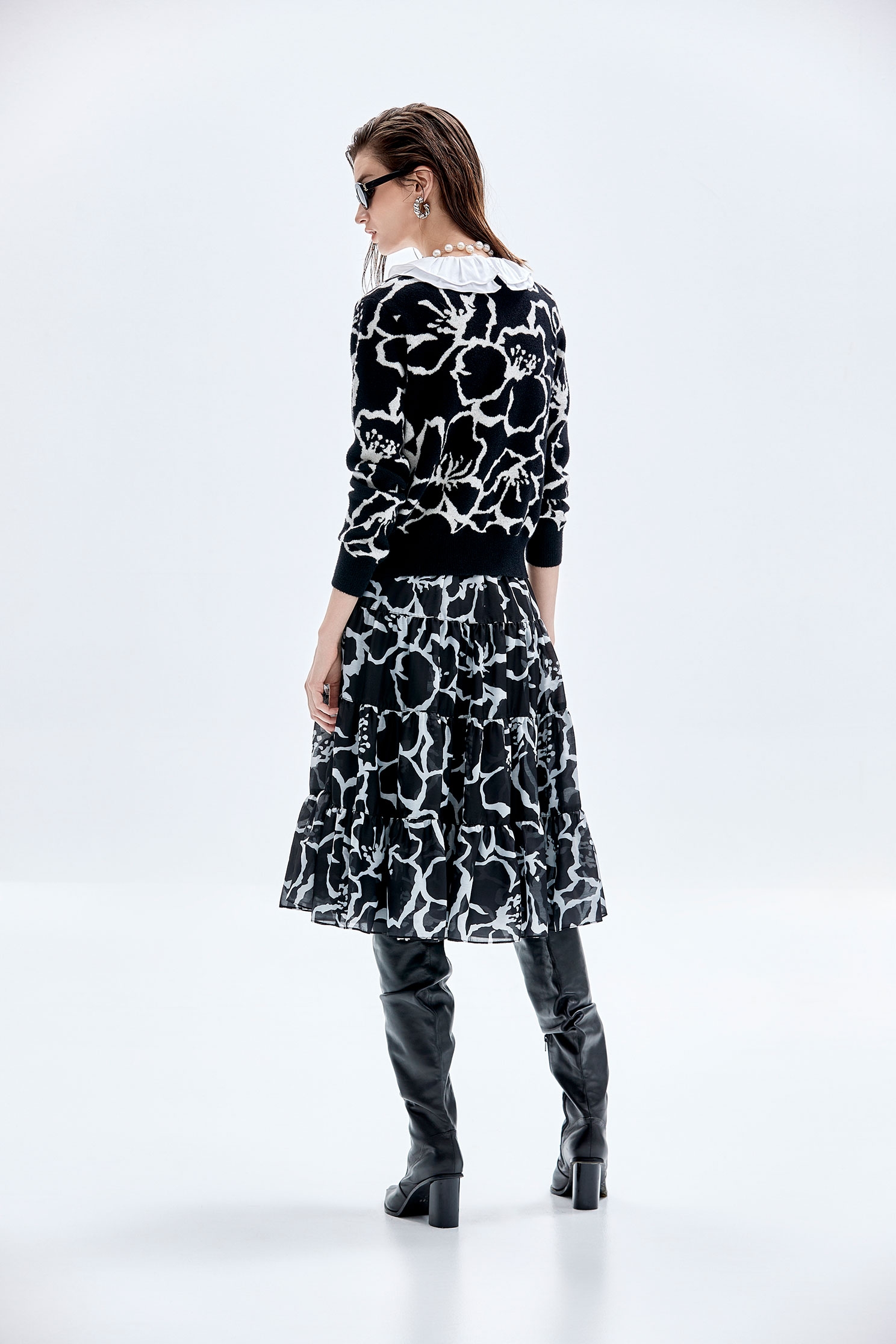 花卉褆花針織外套花卉褆花針織外套,一般外套,人氣商品,外套,小香風,秋冬穿搭,花花世界,針織,針織外套,黑色外套