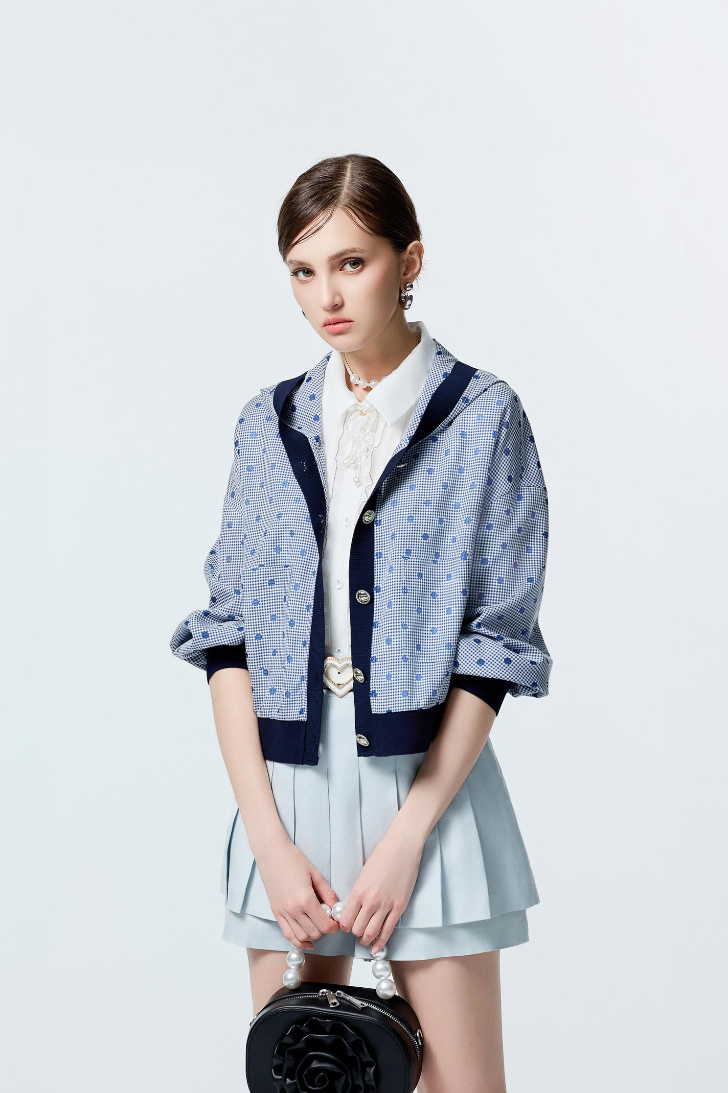 水手藍簍空點點外套水手藍簍空點點外套,上班OL穿搭,外套,時髦成套搭配,格紋,波點,秋冬穿搭,連帽外套,針織,長袖外套