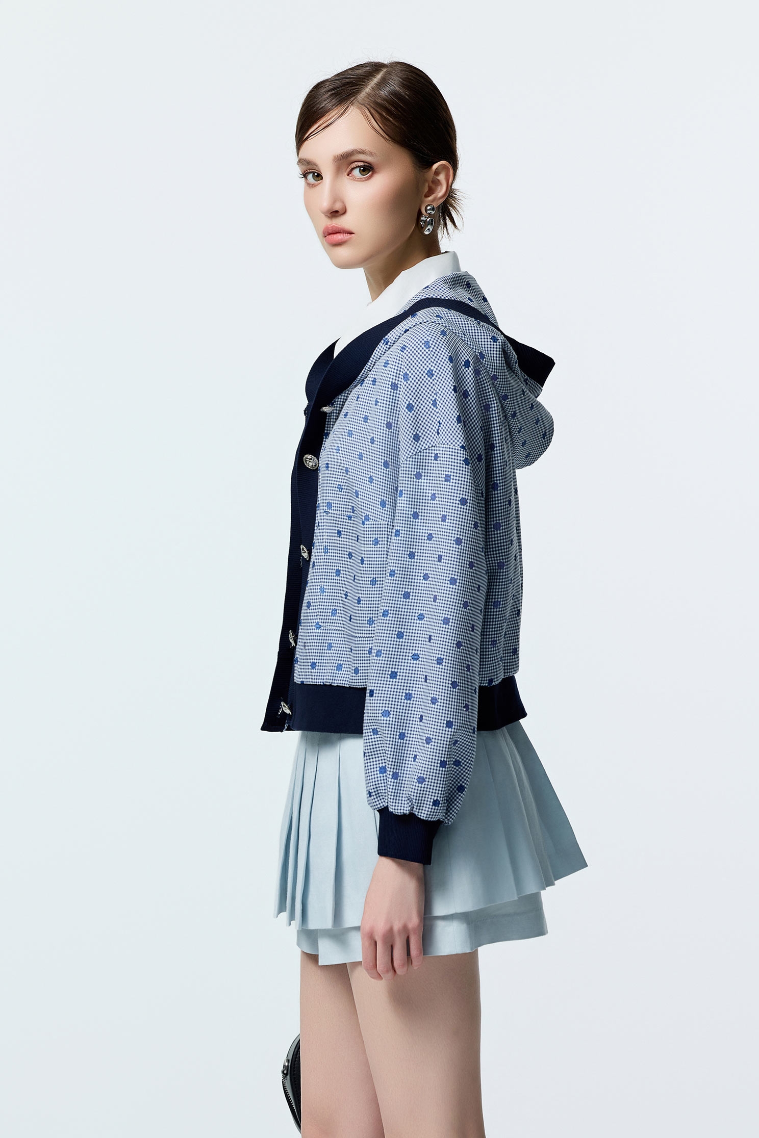 水手藍簍空點點外套水手藍簍空點點外套,上班OL穿搭,外套,時髦成套搭配,格紋,波點,秋冬穿搭,連帽外套,針織,長袖外套