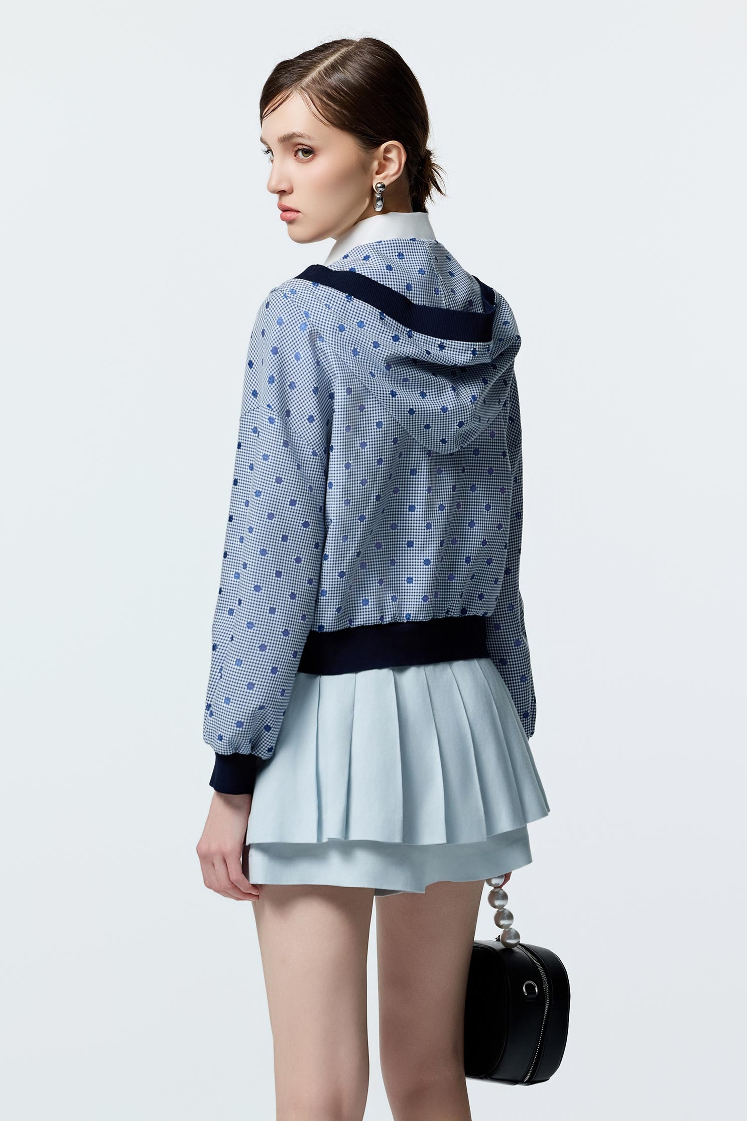 水手藍簍空點點外套水手藍簍空點點外套,上班OL穿搭,外套,時髦成套搭配,格紋,波點,秋冬穿搭,連帽外套,針織,長袖外套