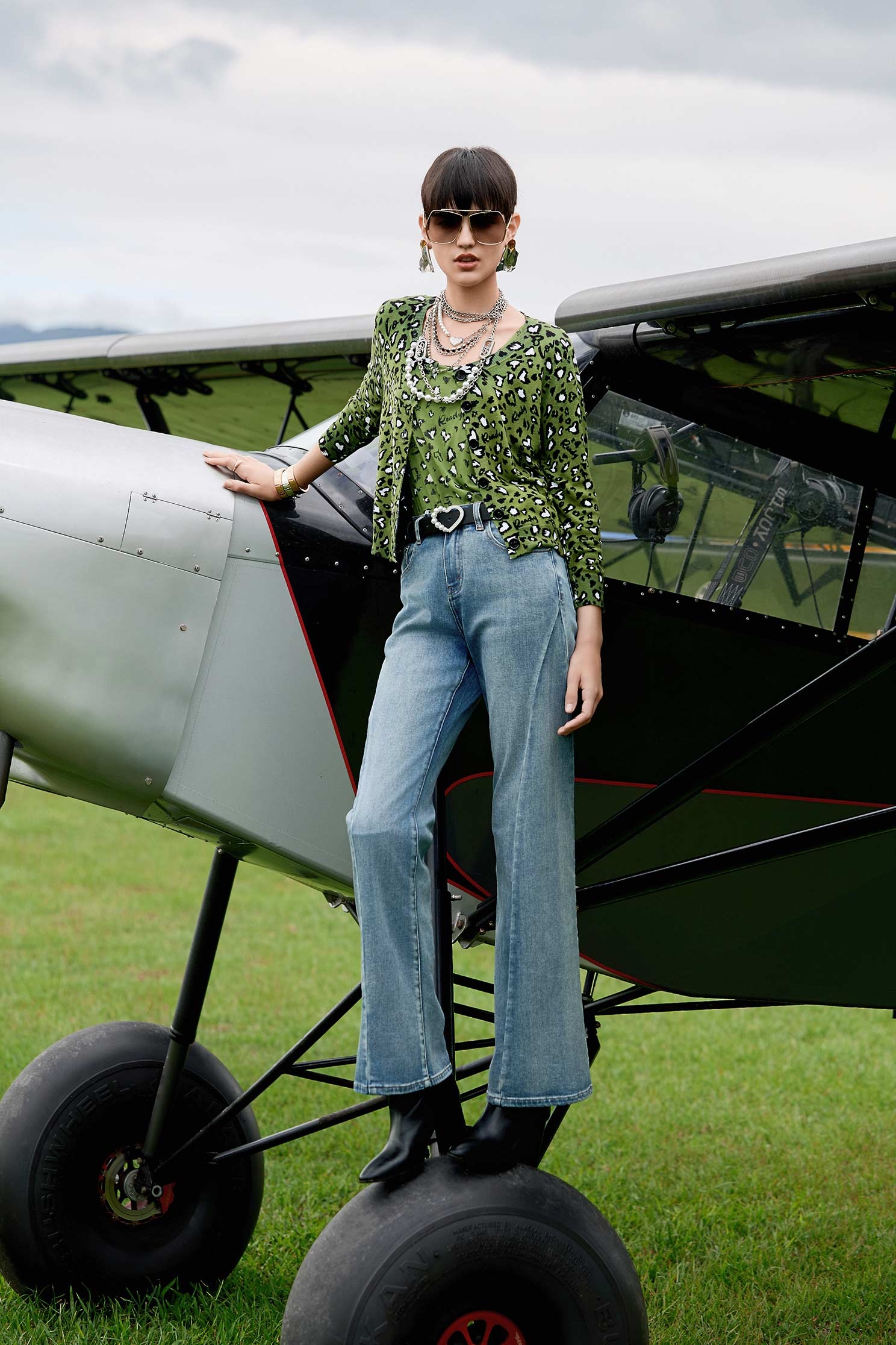 神秘綠豹紋印花針織外套神秘綠豹紋印花針織外套,人氣商品,外套,時髦成套搭配,秋冬穿搭,針織,針織外套