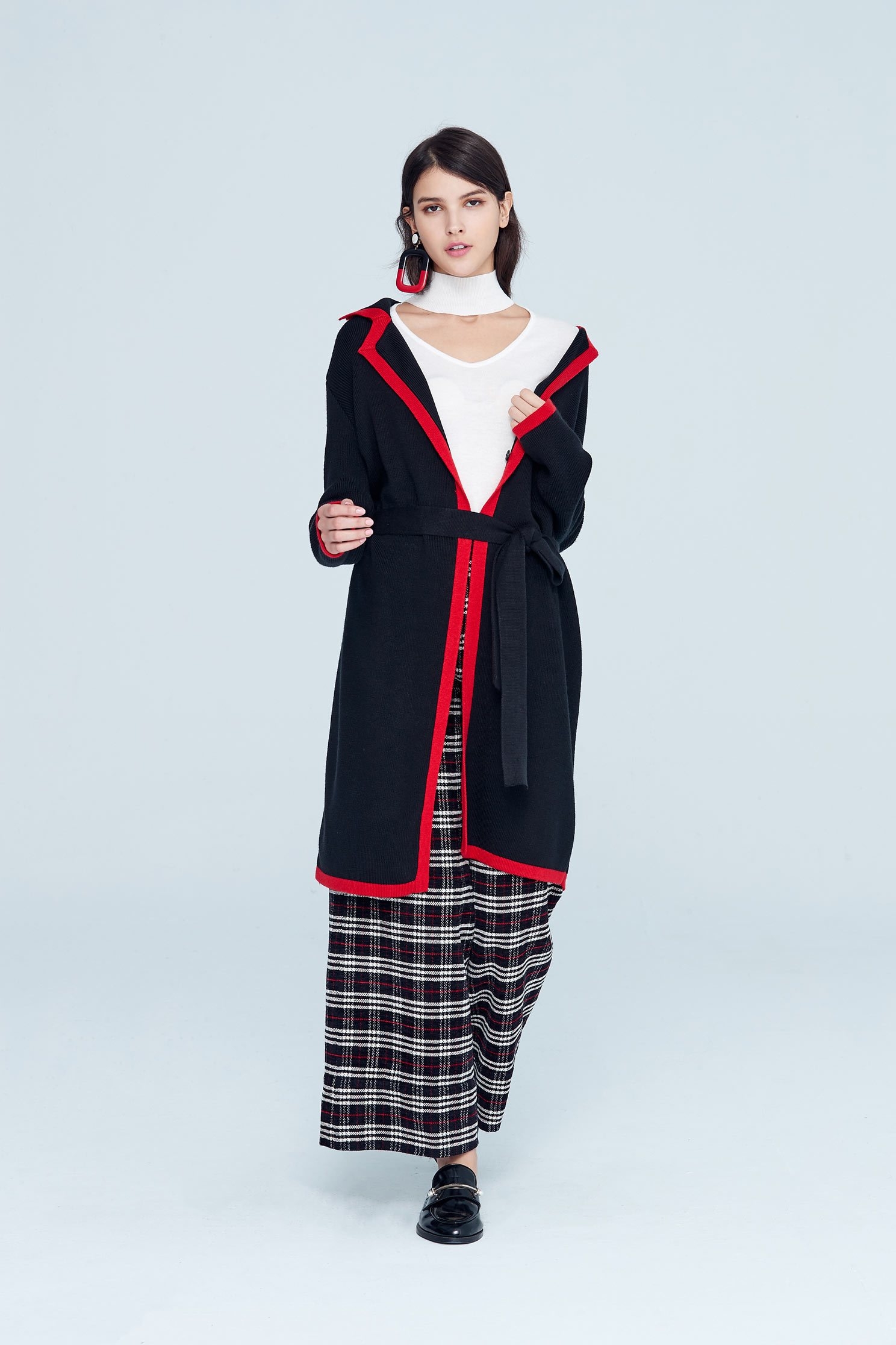 Classic coat with tie belt,outerwear,longcoat,longsleeveouterwear,blackouterwear