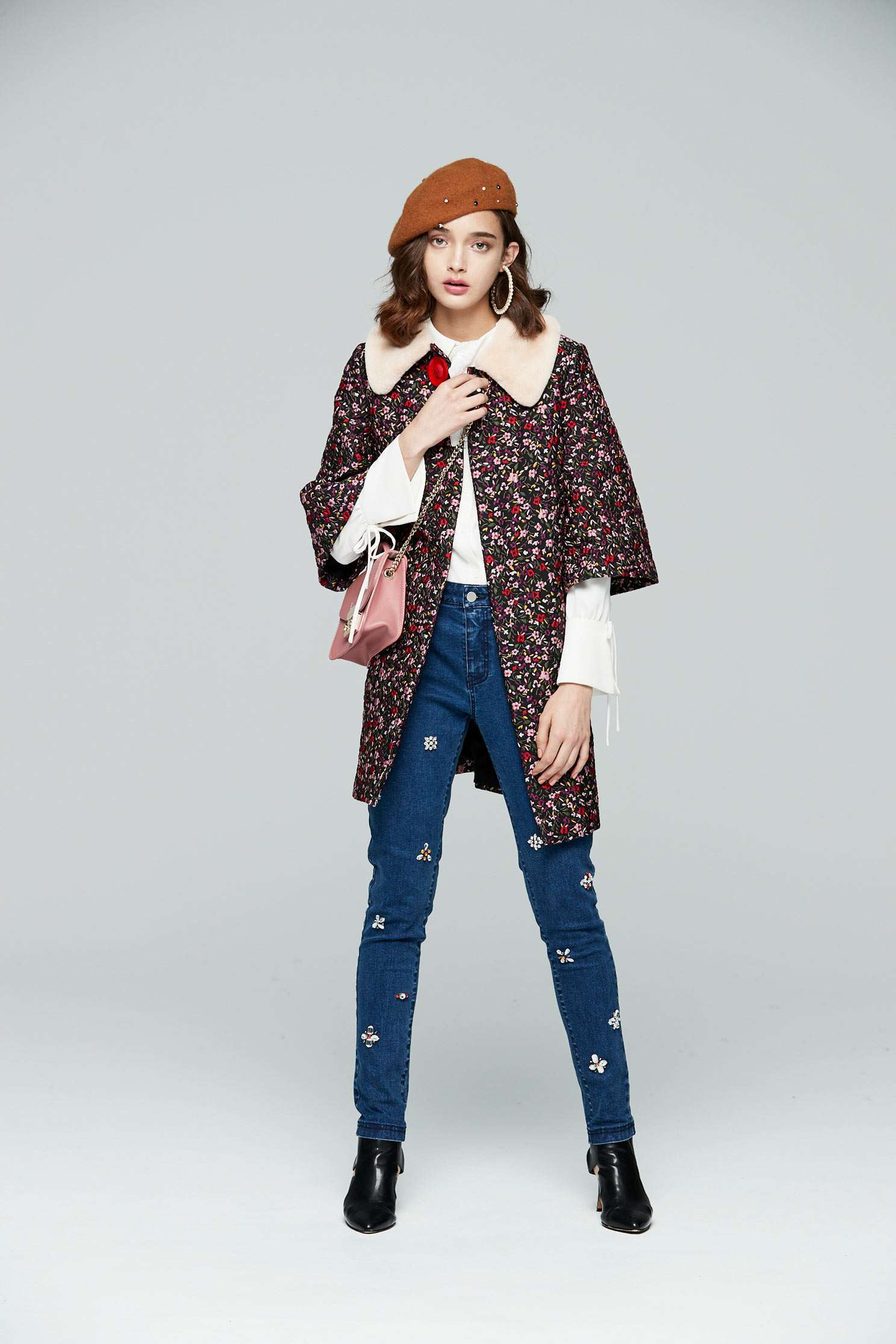 Retro floral totem elbow-length sleeve outwear jacket,embroidery,outerwear,embroidered,longcoat,longsleeveouterwear