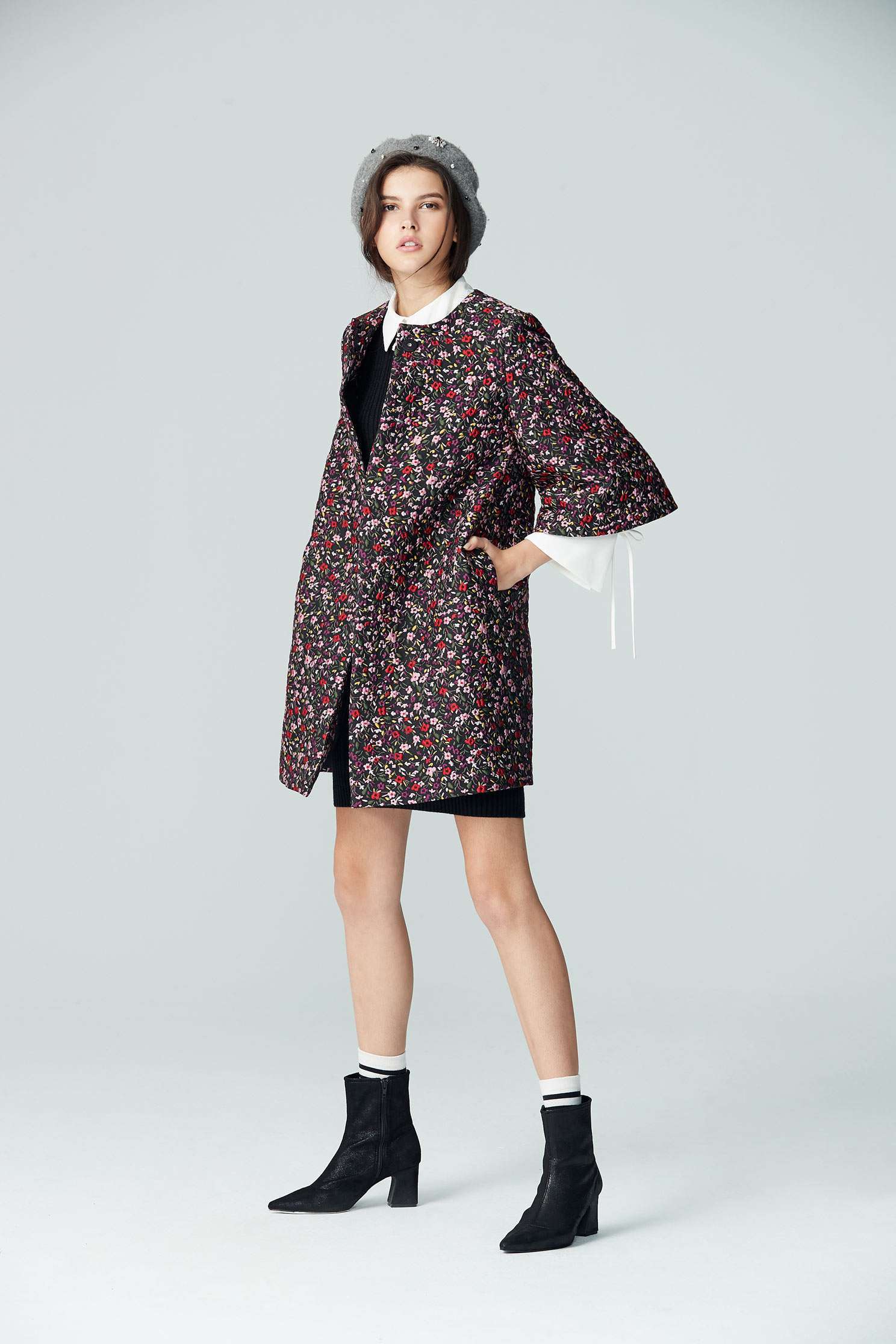 Retro floral totem elbow-length sleeve outwear jacket,embroidery,outerwear,embroidered,longcoat,longsleeveouterwear