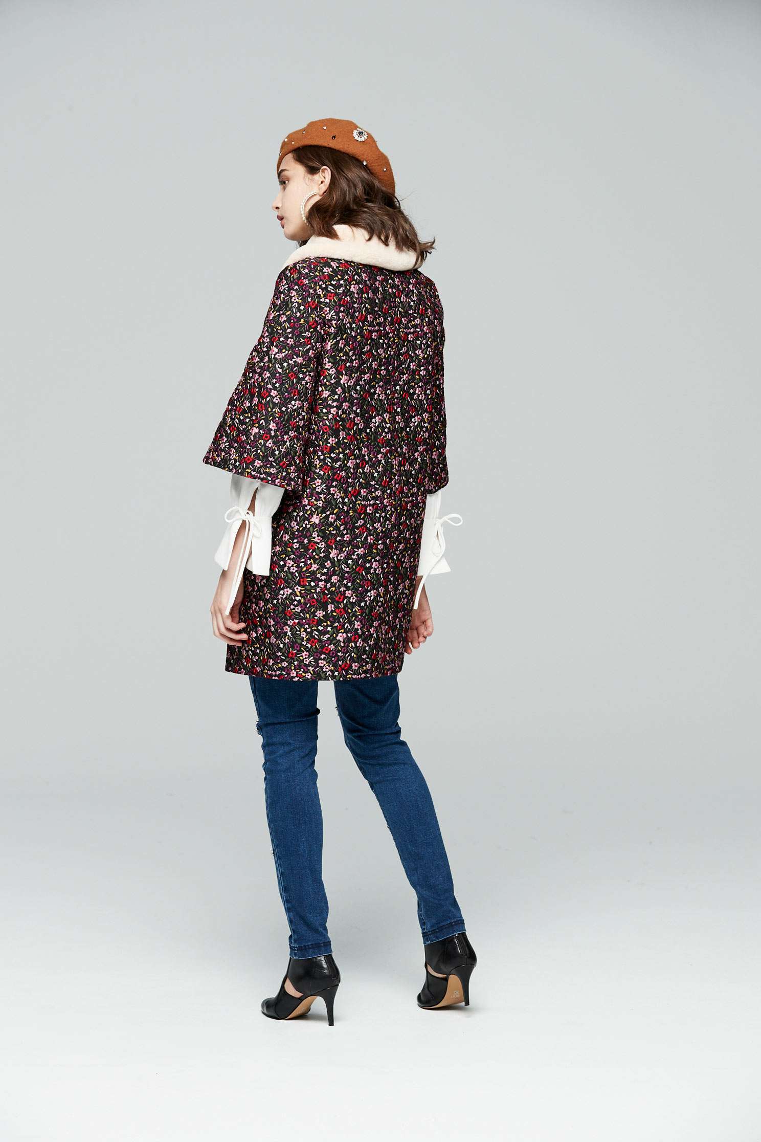 Retro floral totem elbow-length sleeve outwear jacket,embroidery,outerwear,embroidered,longcoat,longsleeveouterwear