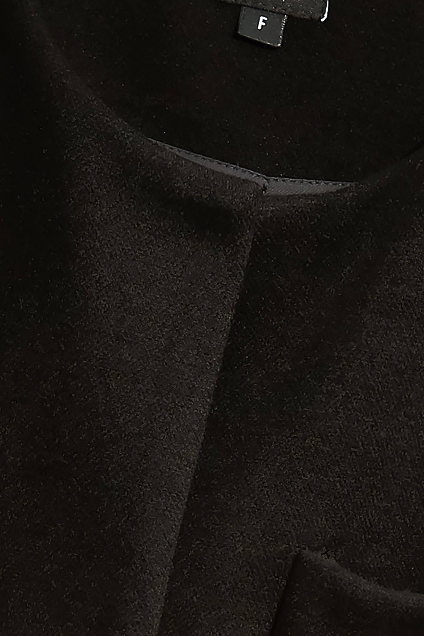 極致黑金屬釦飾圓領外套極致黑金屬釦飾圓領外套,一般外套,外套,秋冬穿搭,黑色外套