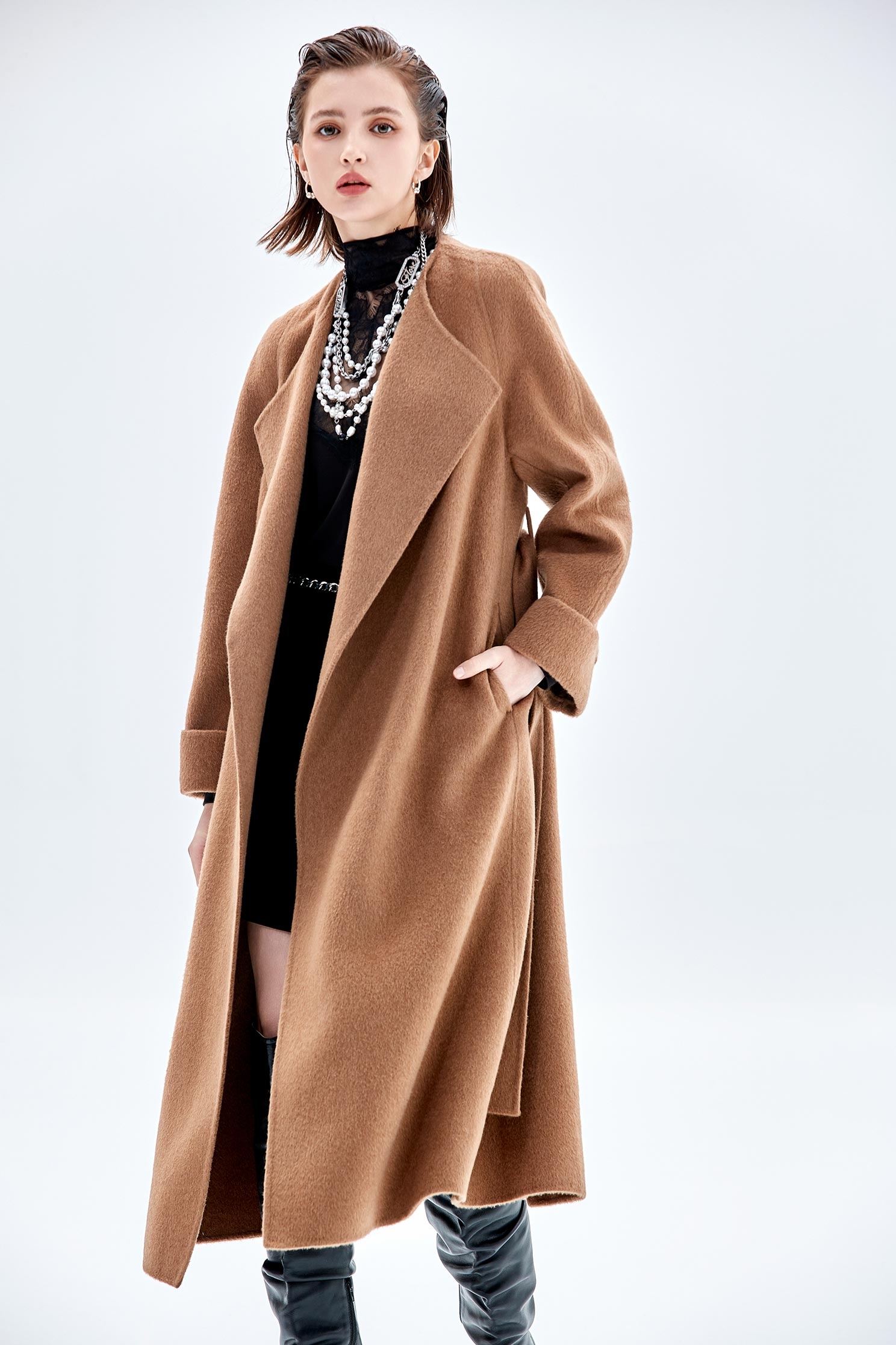 雌鹿色駝絨翻領綁帶長版外套雌鹿色駝絨翻領綁帶長版外套,一般外套,人氣商品,外套,秋冬穿搭,長大衣