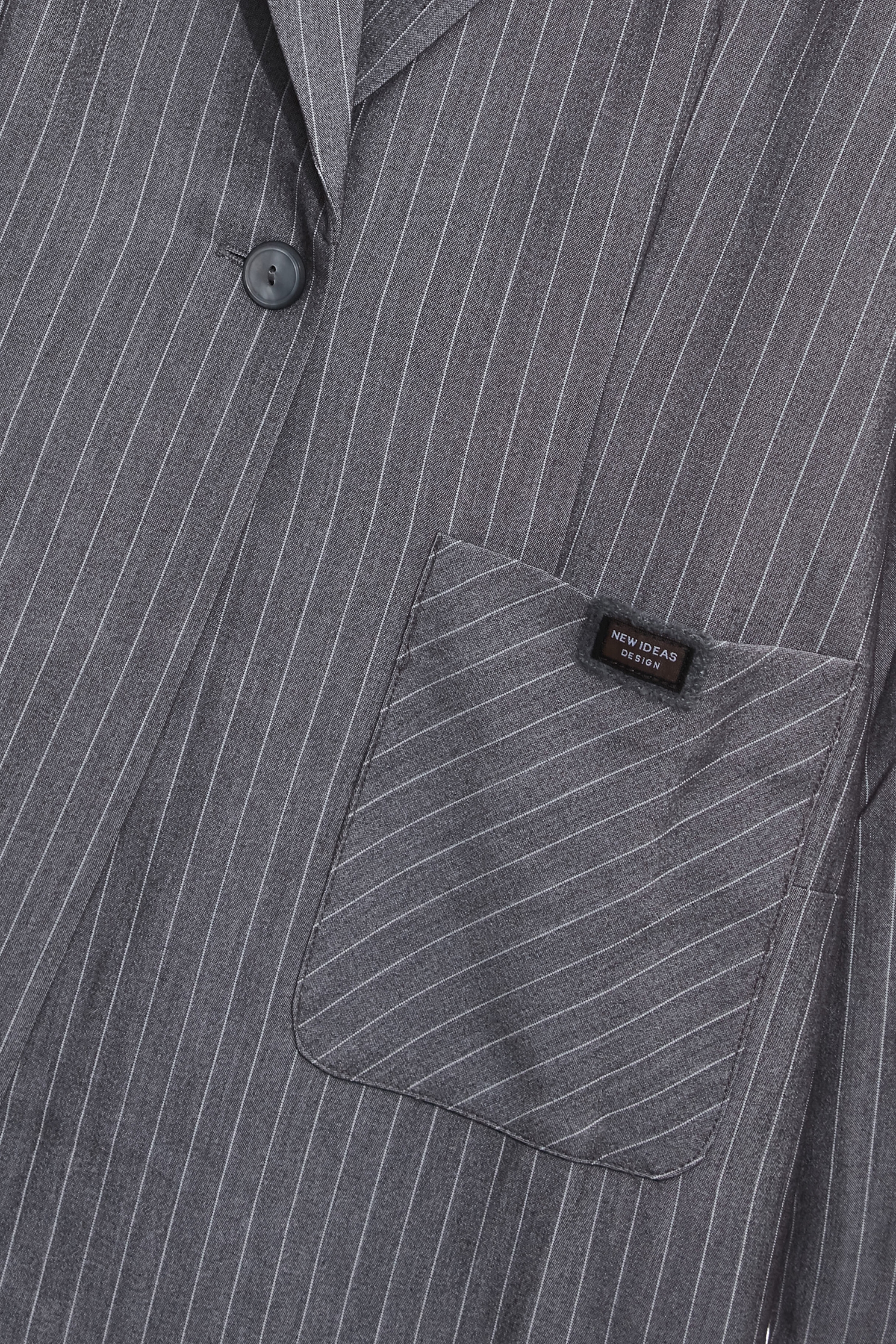 靜謐灰細條紋長版外套靜謐灰細條紋長版外套,一般外套,上班OL穿搭,外套,時髦成套搭配,條紋,秋冬穿搭,西裝外套,長版外套