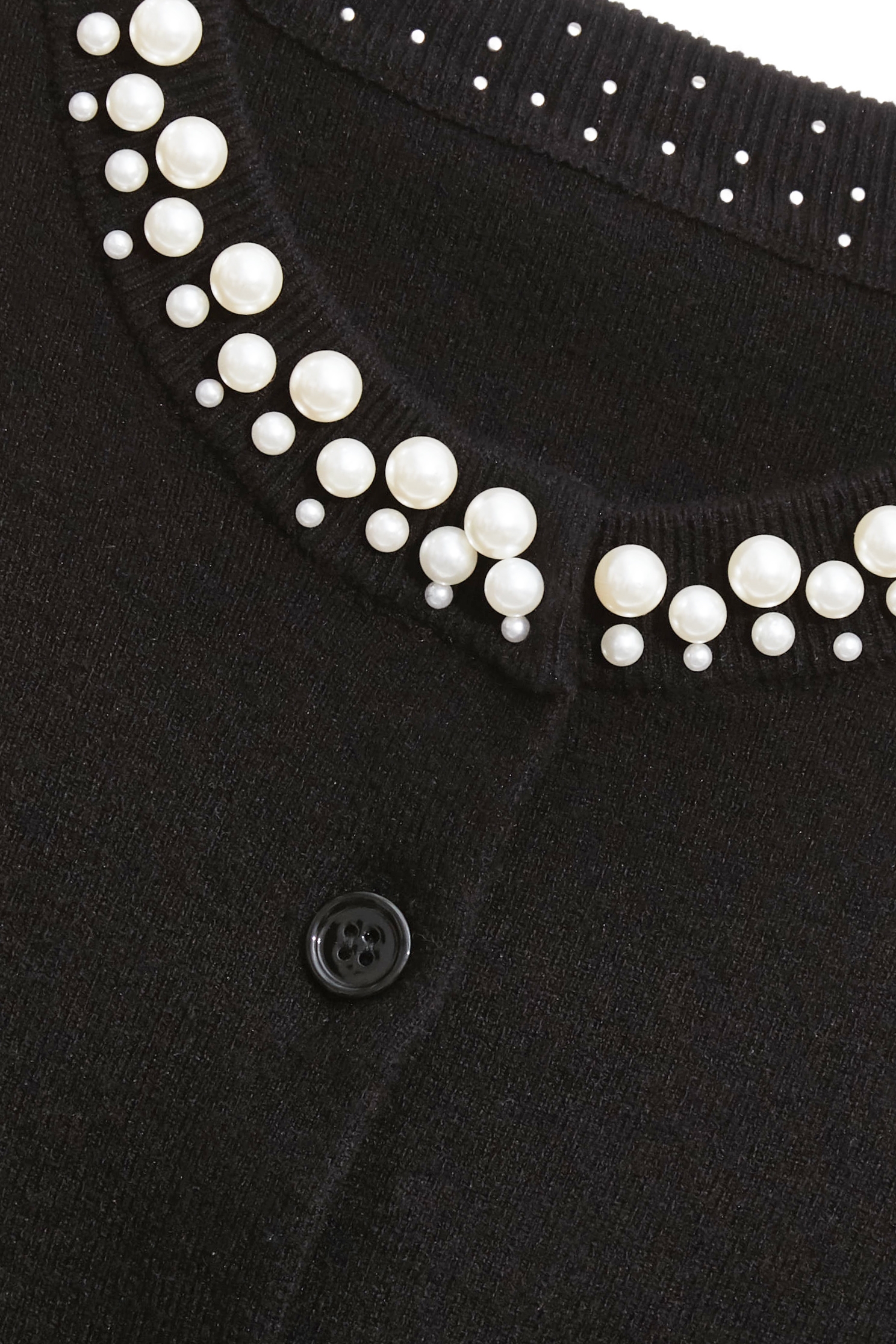 珍珠釘飾短版針織外罩珍珠釘飾短版針織外罩,上班OL穿搭,人氣商品,外套,珍珠,秋冬穿搭,約會特輯,針織,針織外套