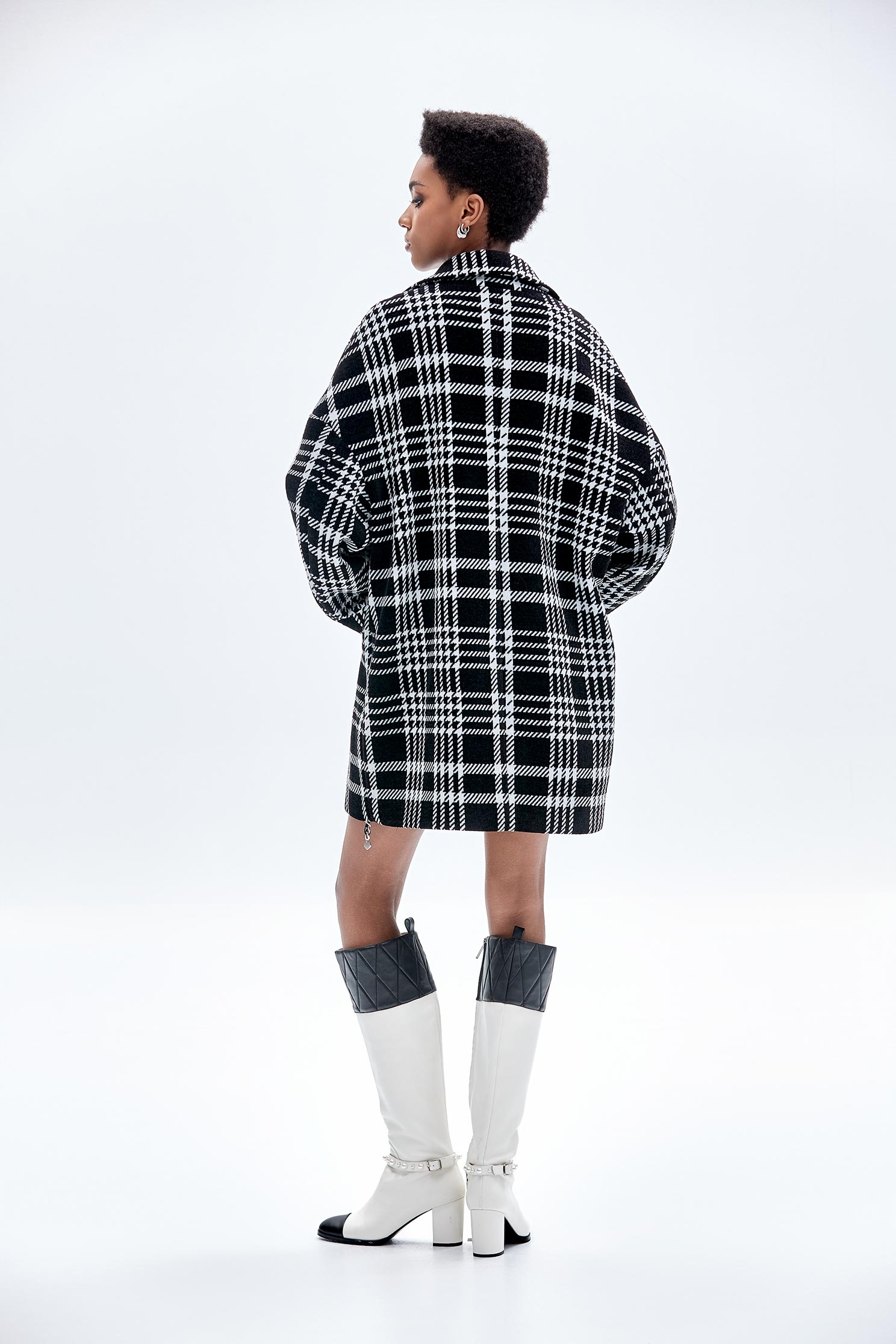 經典千鳥格紋大衣經典千鳥格紋大衣,一般外套,人氣商品,外套,時髦成套搭配,格紋,秋冬穿搭