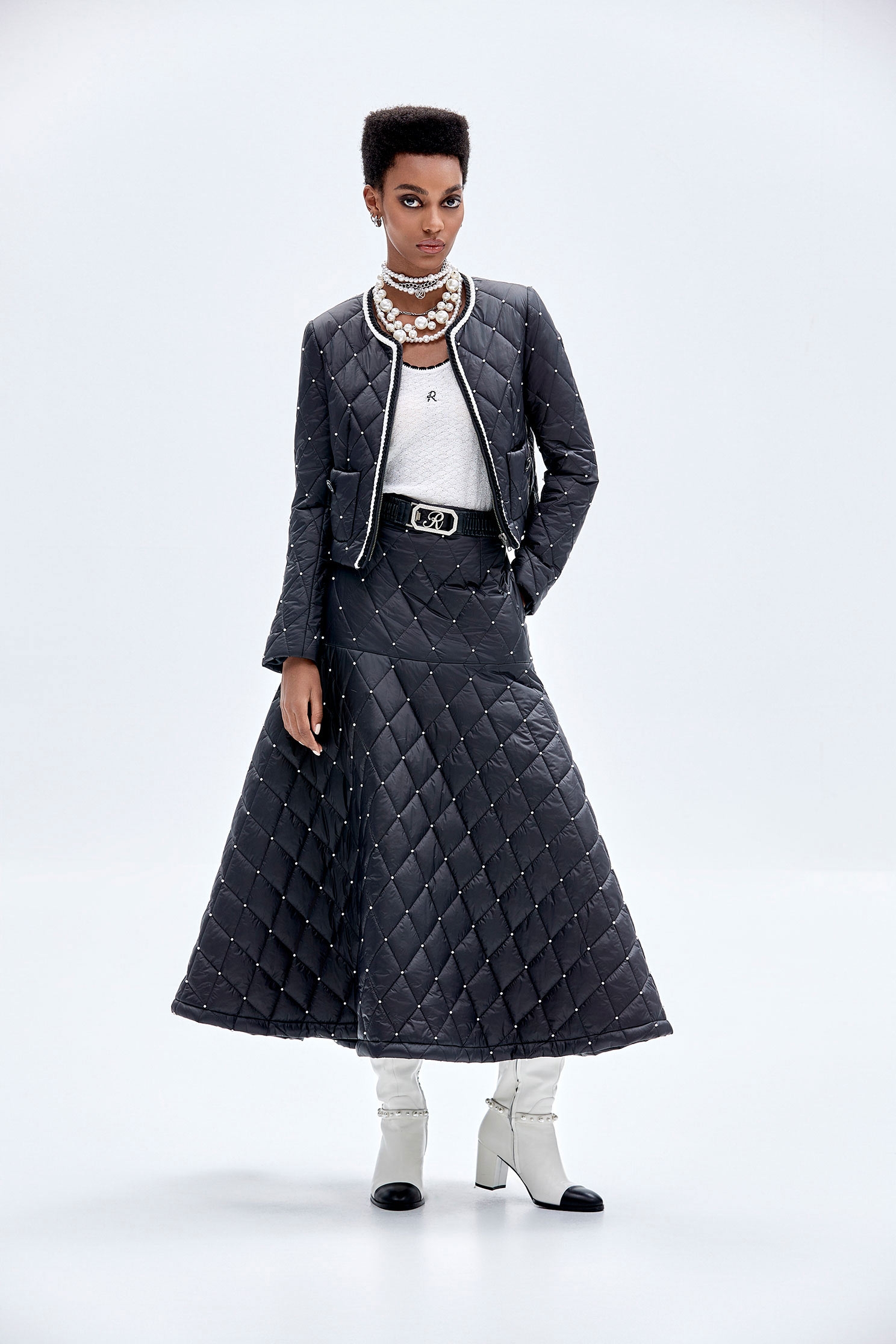 綴珍珠絎縫黑短外套綴珍珠絎縫黑短外套,一般外套,人氣商品,外套,小香風,時髦成套搭配,珍珠,秋冬穿搭,黑色外套