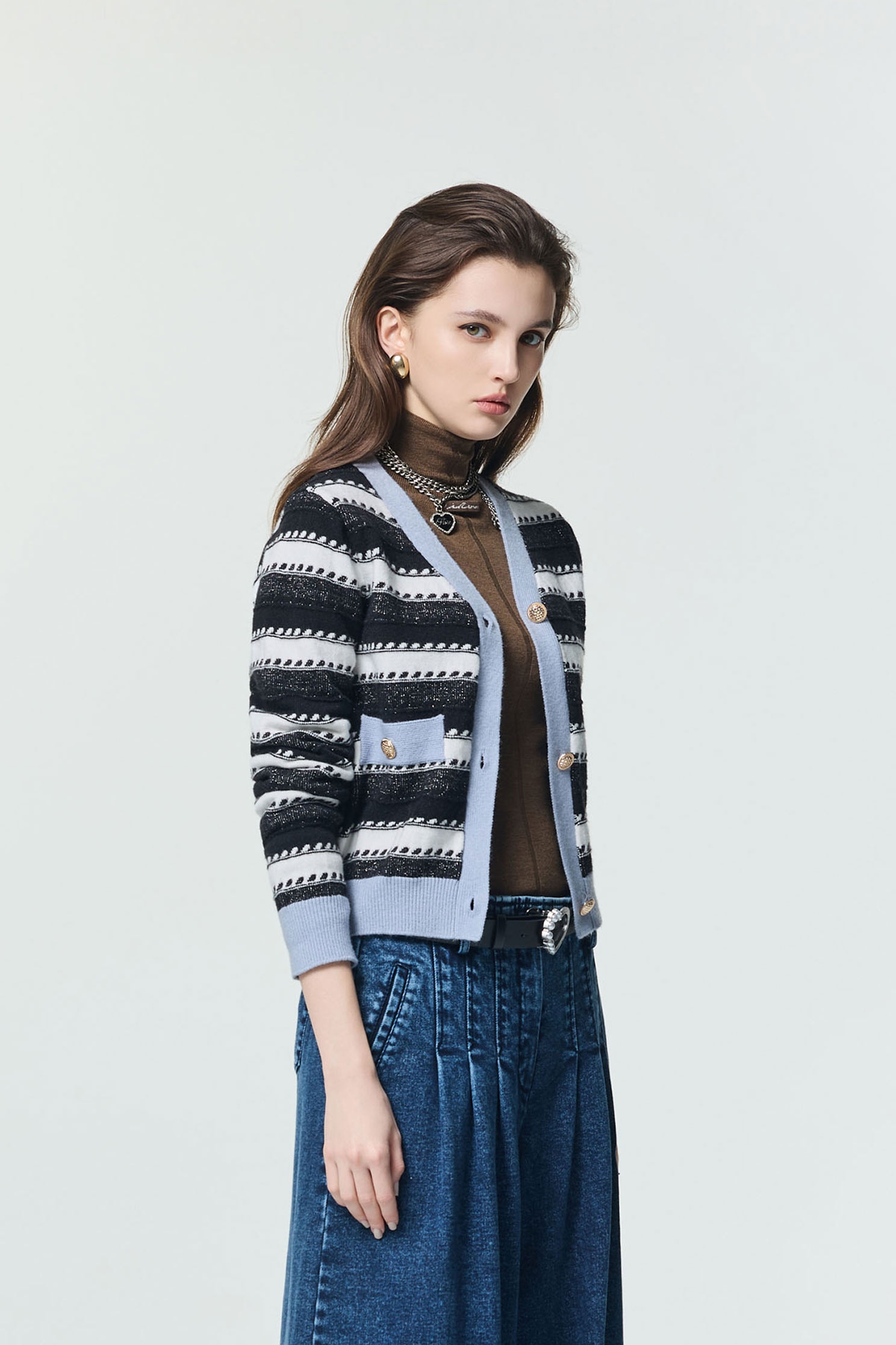 鑲冰河藍色邊針織外套鑲冰河藍色邊針織外套,一般外套,人氣商品,外套,小香風,秋冬穿搭,約會特輯,針織,針織外套