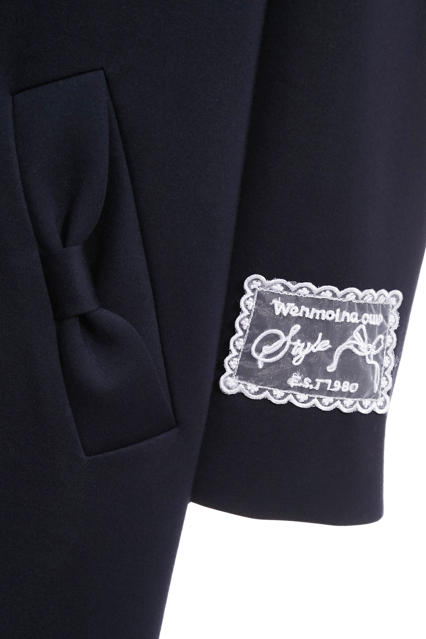 簡約海軍藍長版外套簡約海軍藍長版外套,上班OL穿搭,外套,秋冬穿搭,簡約穿搭,約會特輯,蝴蝶結,西裝外套,輕奢度假,輕奢渡假,長大衣,長版外套