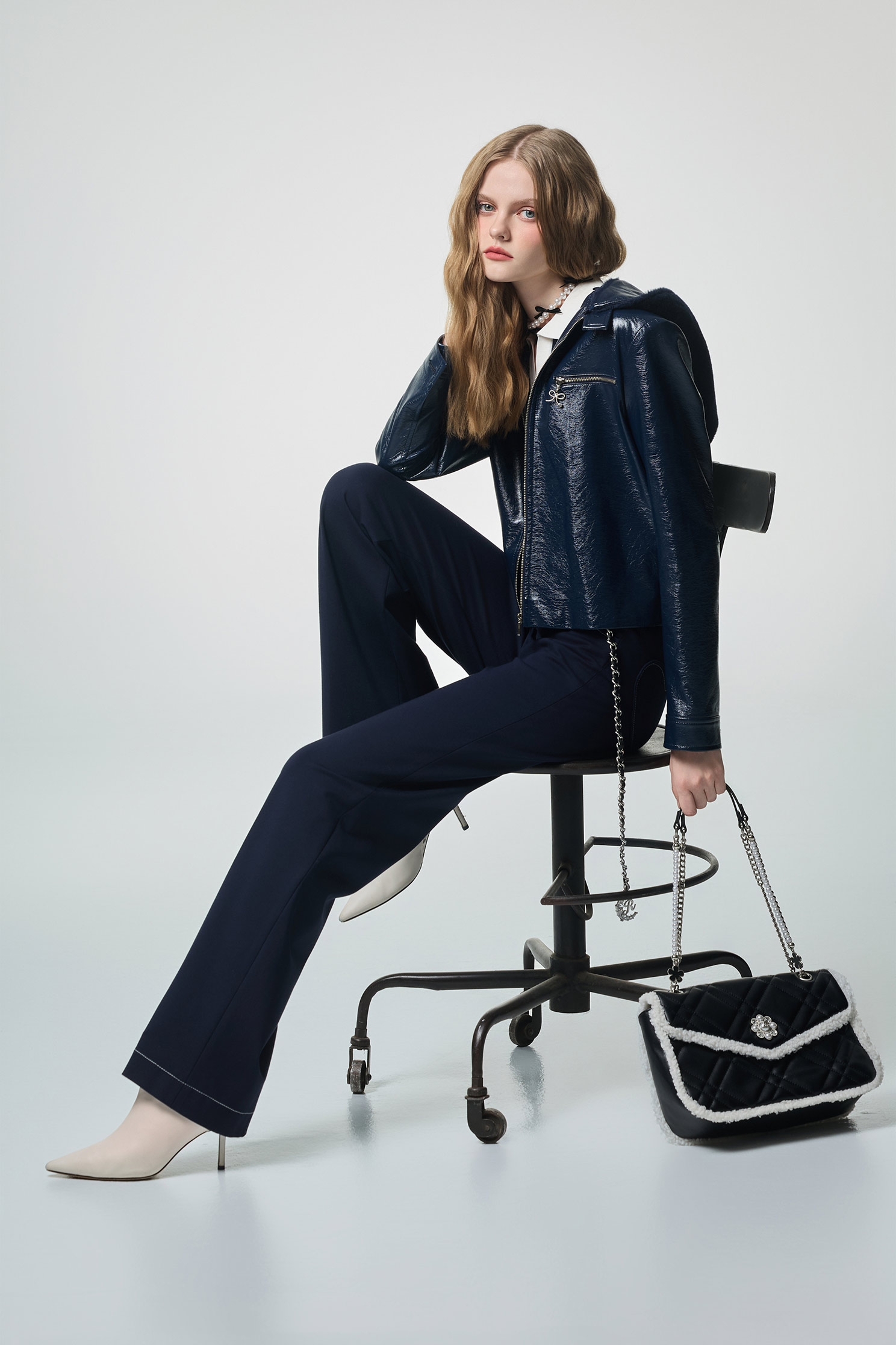 光澤感海軍藍仿皮外套光澤感海軍藍仿皮外套,一般外套,上班OL穿搭,外套,時髦成套搭配,派對特輯,皮革,秋冬穿搭,長袖外套