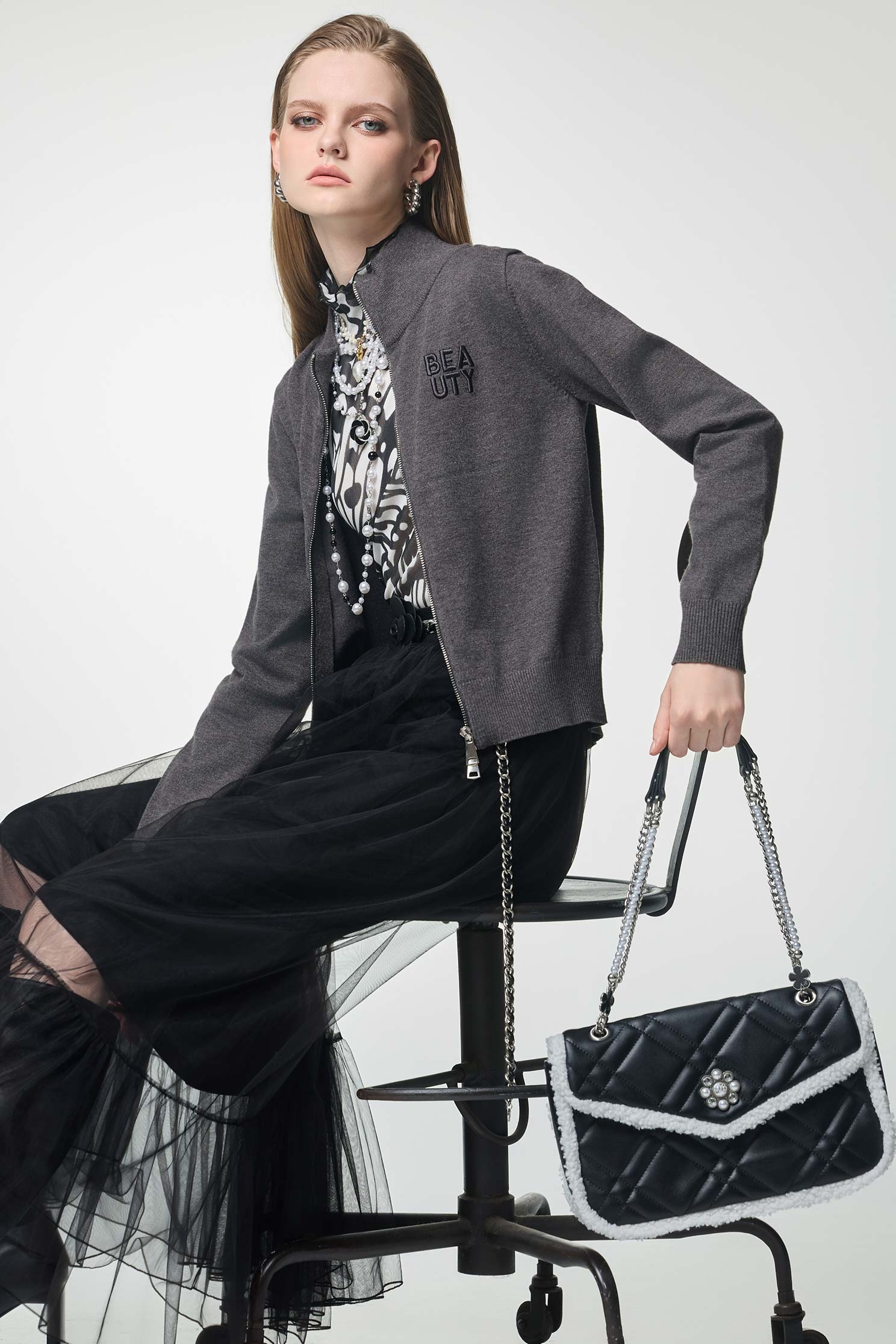 循環灰拉鍊針織外套循環灰拉鍊針織外套,一般外套,刺繡,外套,春夏穿搭,針織,針織外套