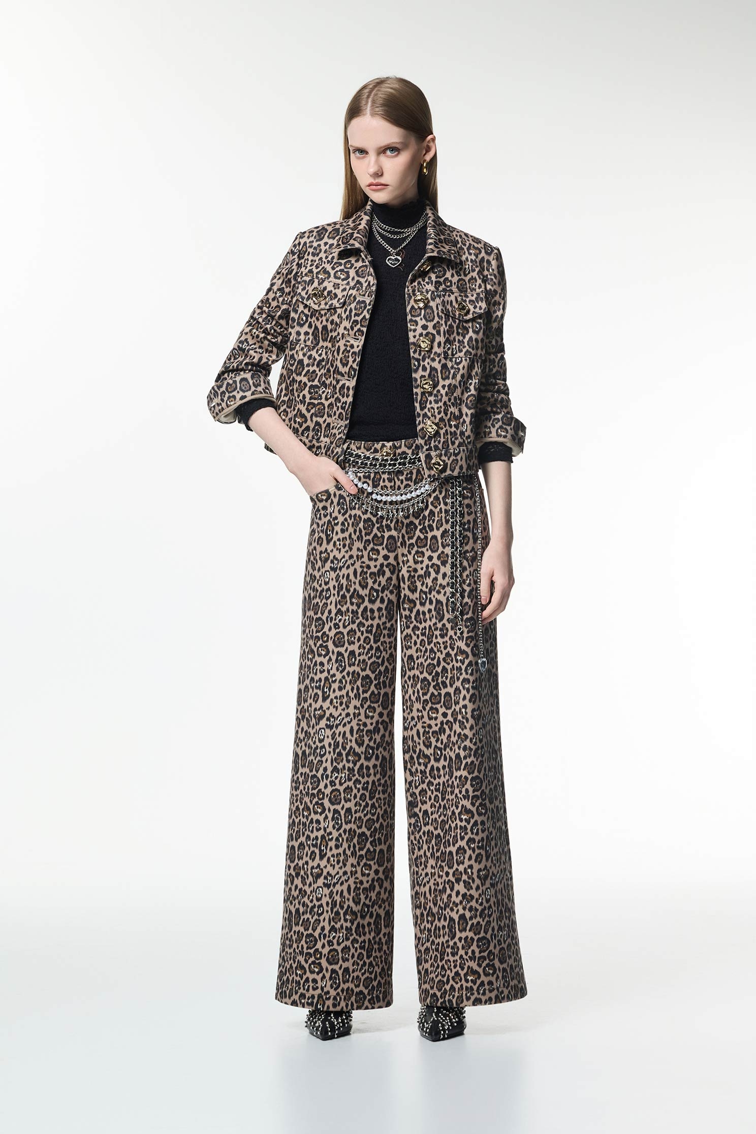 質樸焦糖色豹紋印花外套質樸焦糖色豹紋印花外套,一般外套,上班OL穿搭,人氣商品,外套,時髦成套搭配,派對特輯,秋冬穿搭