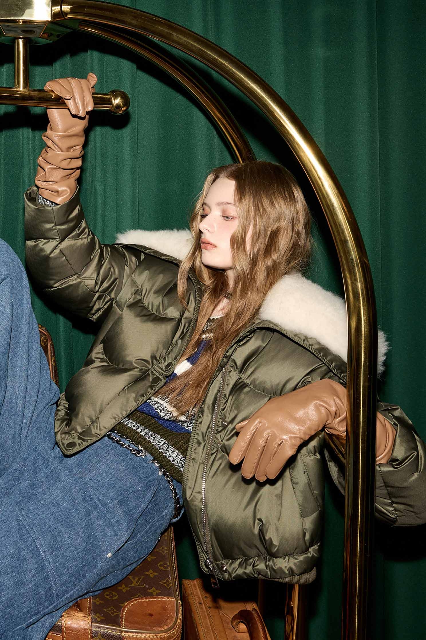 神秘綠領片拼接鵝絨外套神秘綠領片拼接鵝絨外套,一般外套,人氣商品,外套,秋冬穿搭,長袖外套