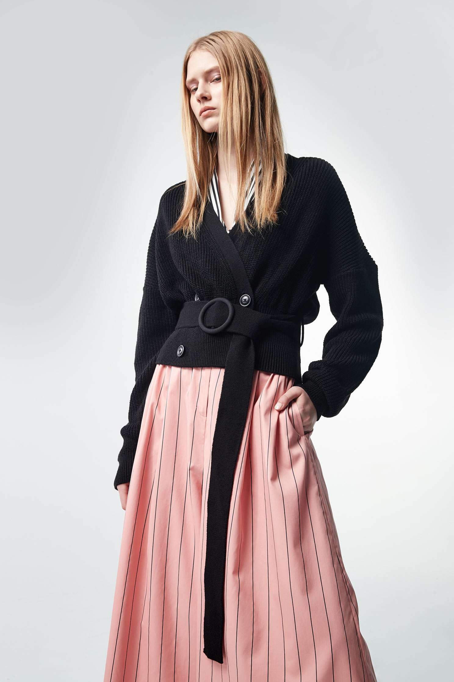 Open-cut strap long-sleeveknit jacket,outerwear,knitting,knittedjacket,longsleeveouterwear,blackouterwear