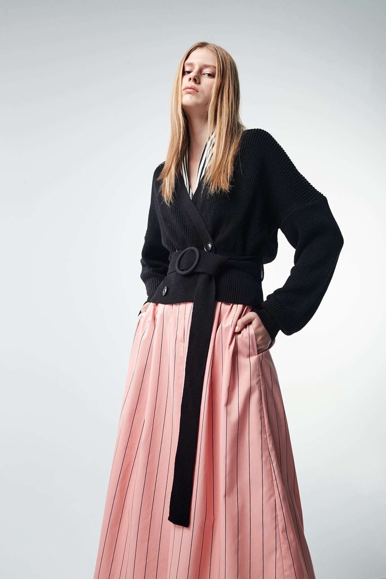 Open-cut strap long-sleeveknit jacket,outerwear,knitting,knittedjacket,longsleeveouterwear,blackouterwear