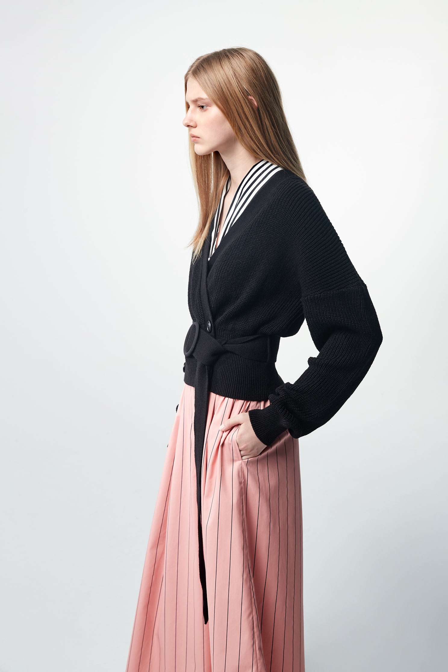 Open-cut strap long-sleeveknit jacket,outerwear,knitting,knittedjacket,longsleeveouterwear,blackouterwear