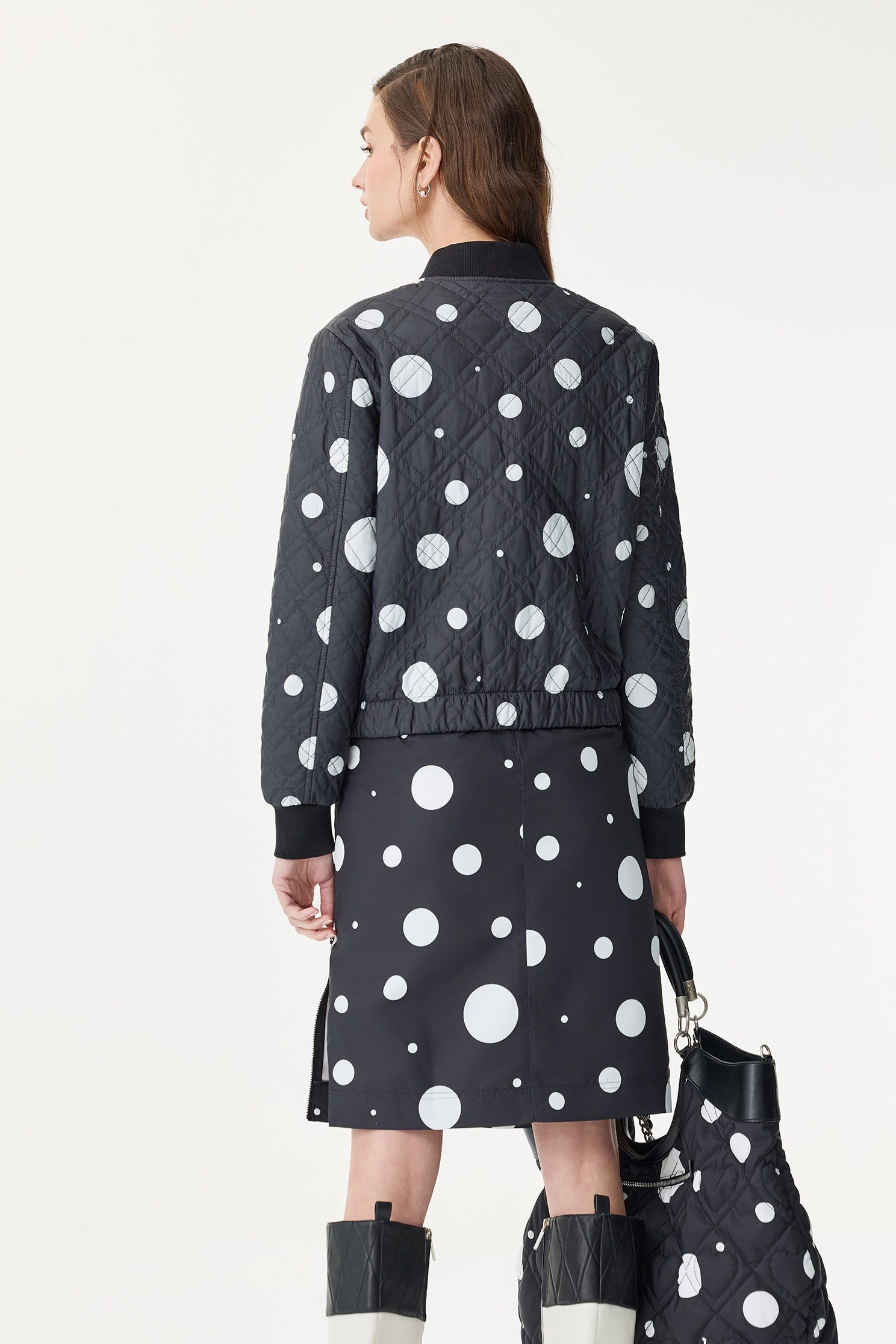 經典波爾卡點點外套經典波爾卡點點外套,INFINITE 黑白系列,一般外套,外套,春夏穿搭,時髦成套搭配,波點,黑色外套