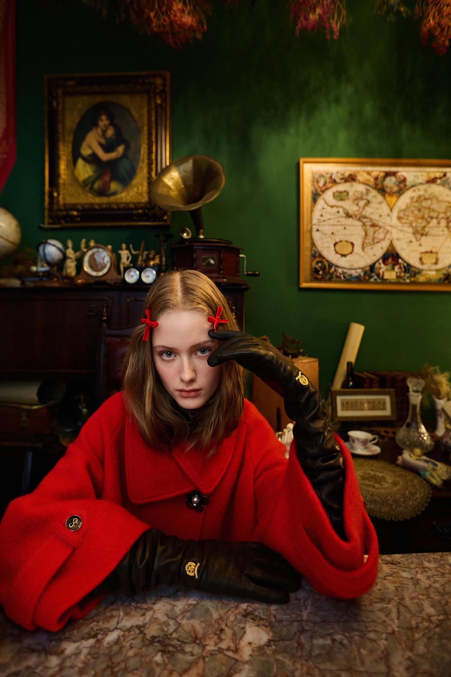 火焰色斗篷式羊毛大衣火焰色斗篷式羊毛大衣,上班OL穿搭,人氣商品,秋冬穿搭,約會特輯,花花世界,長大衣