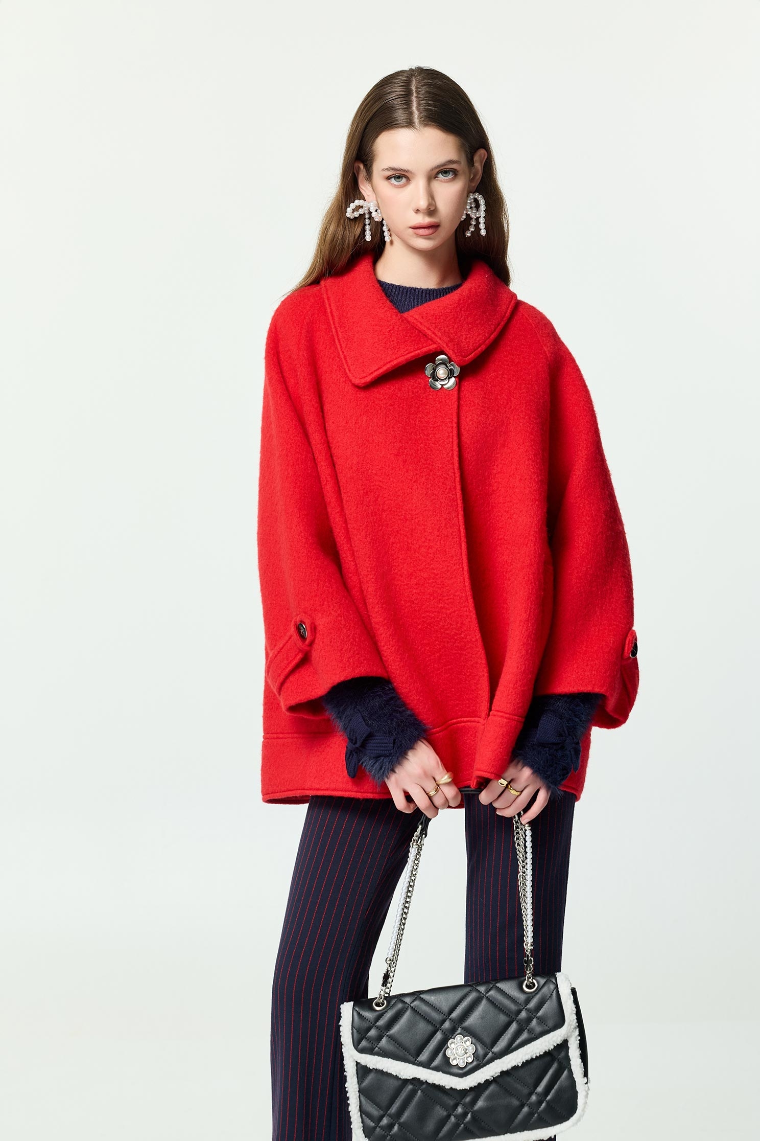 火焰色斗篷式羊毛大衣火焰色斗篷式羊毛大衣,上班OL穿搭,人氣商品,秋冬穿搭,約會特輯,花花世界,長大衣