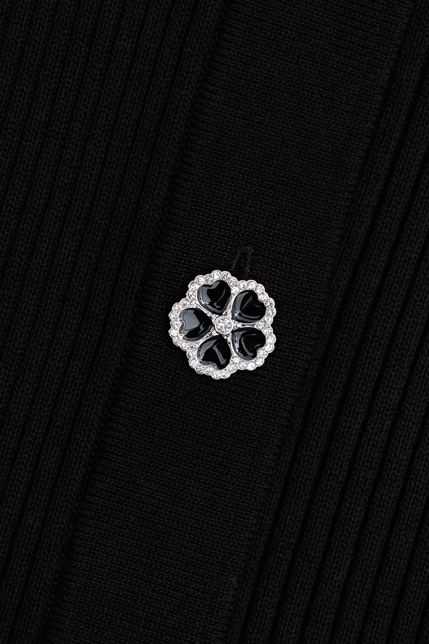 坑條修身花朵釦飾針織外罩坑條修身花朵釦飾針織外罩,上班OL穿搭,人氣商品,秋冬穿搭,約會特輯,花花世界,針織,針織外套