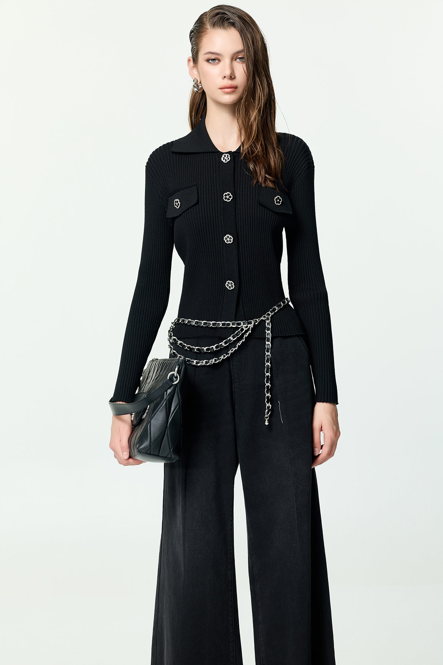 坑條修身花朵釦飾針織外罩坑條修身花朵釦飾針織外罩,上班OL穿搭,人氣商品,秋冬穿搭,約會特輯,花花世界,針織,針織外套