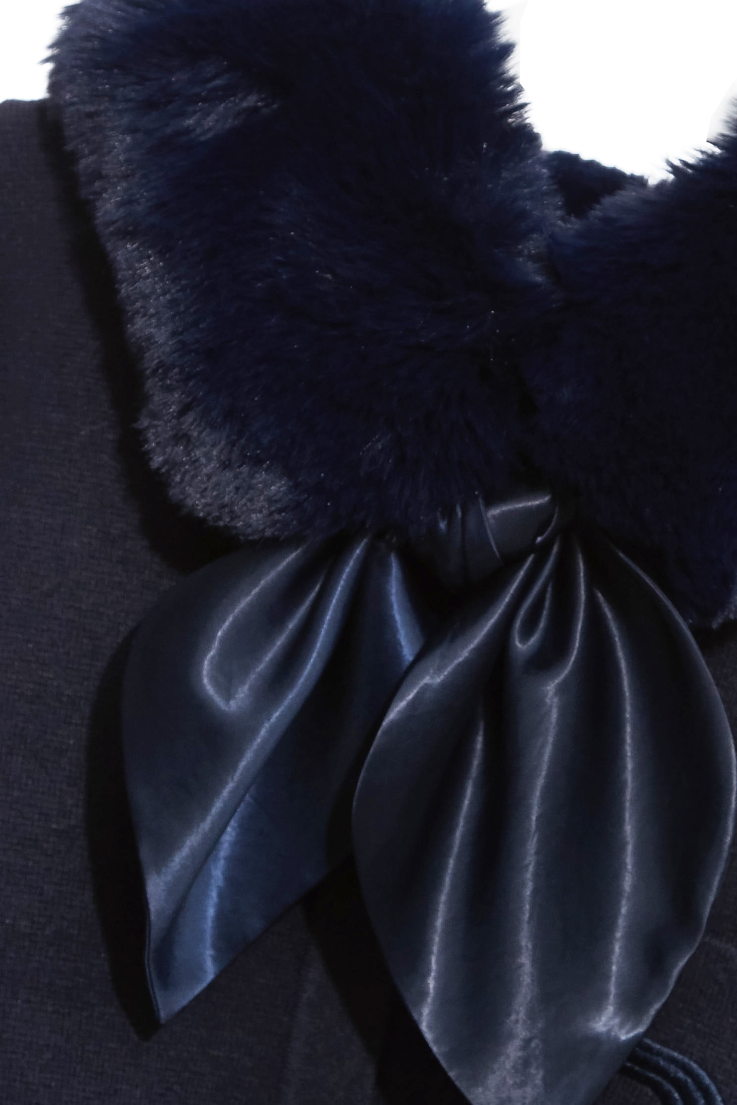 濃厚靛藍仿皮草領針織外套濃厚靛藍仿皮草領針織外套,一般外套,刺繡,外套,秋冬穿搭,約會特輯,針織,針織外套