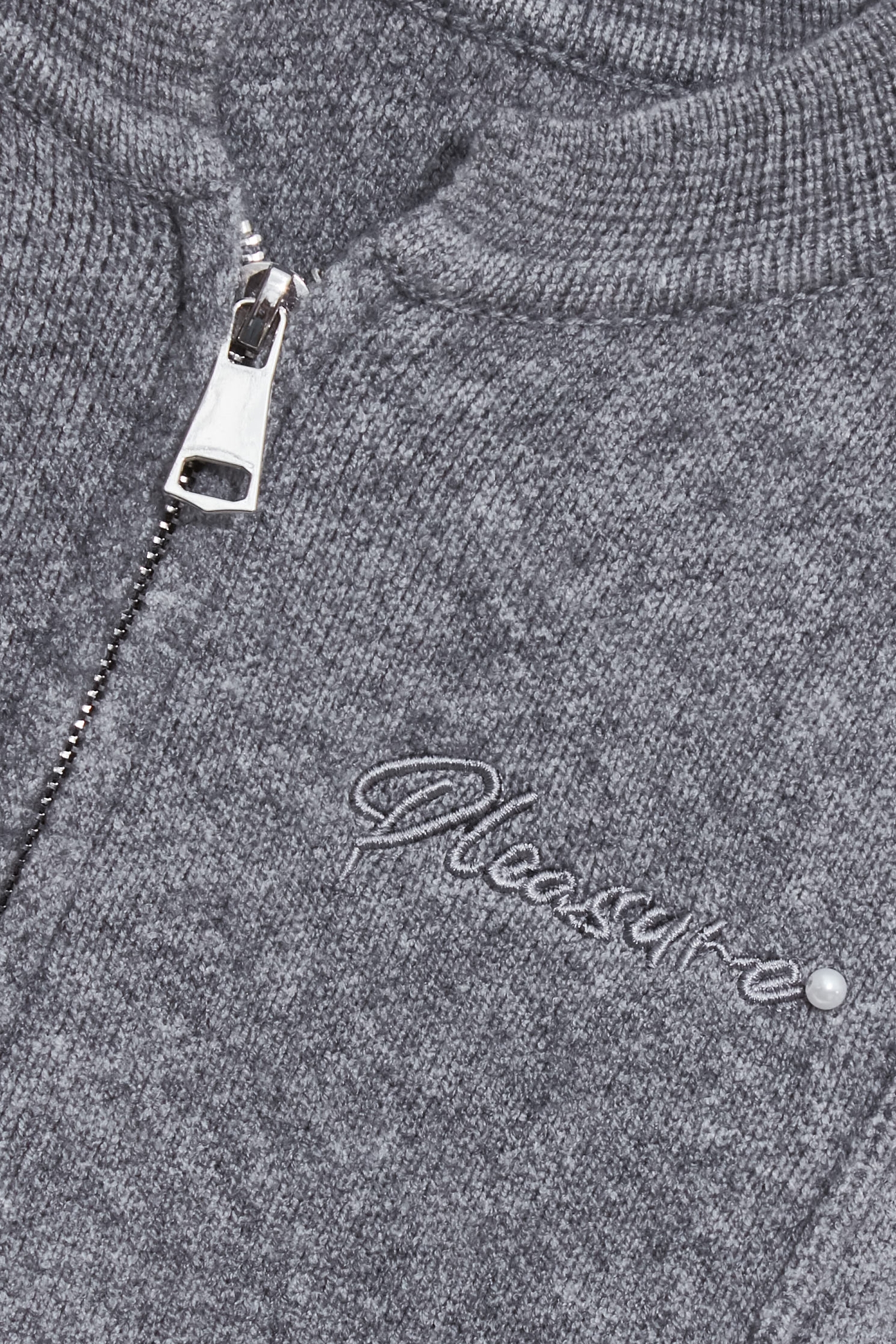 薄暮灰鑲珍珠針織外套薄暮灰鑲珍珠針織外套,外套,珍珠,秋冬穿搭,簡約穿搭,針織,針織外套